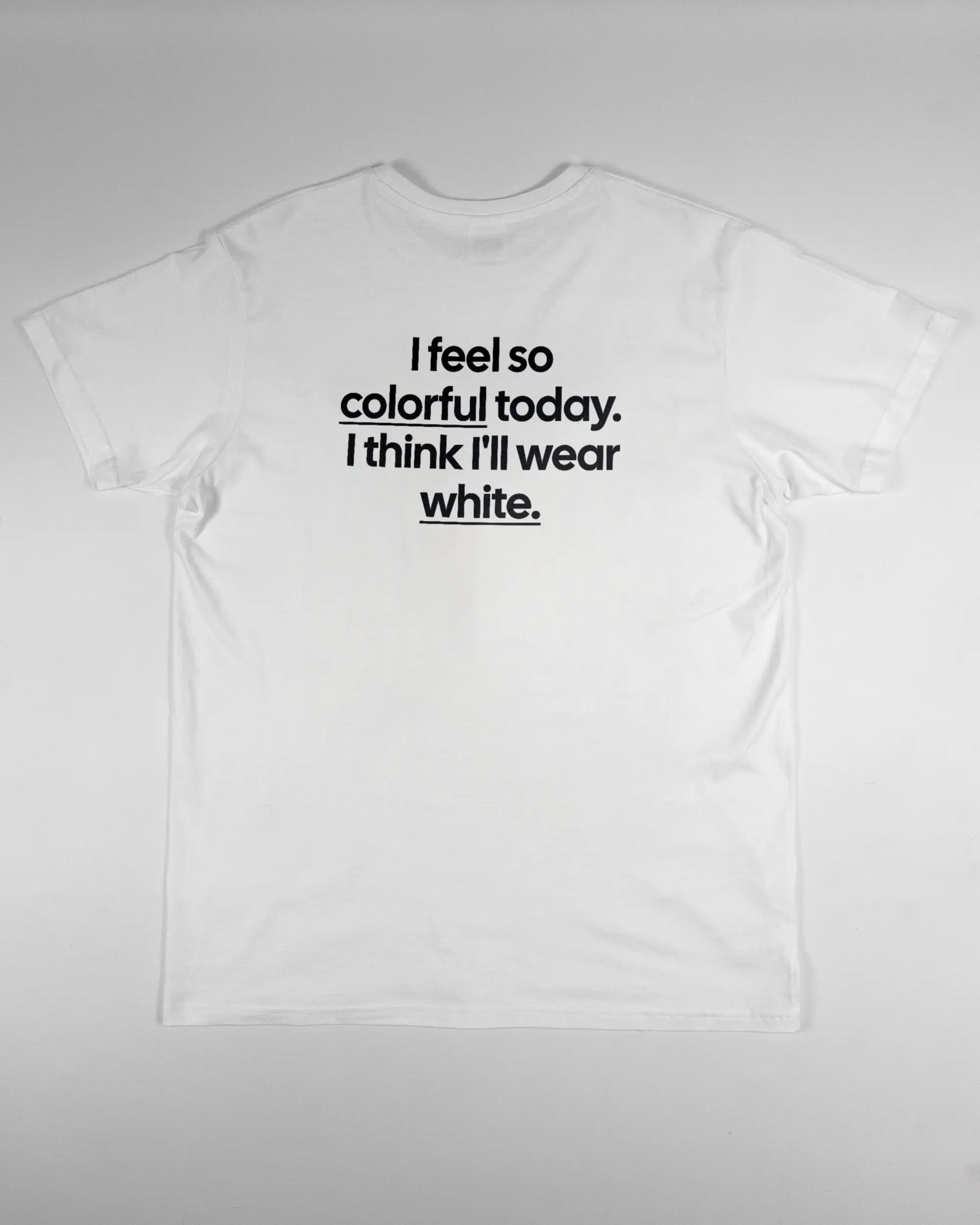 Rückseite des Basic Unisex T-Shirt Slim von Maondo mit dem Design Colorful Day in der Farbe White und in der Größe L flach auf den Boden gelegt