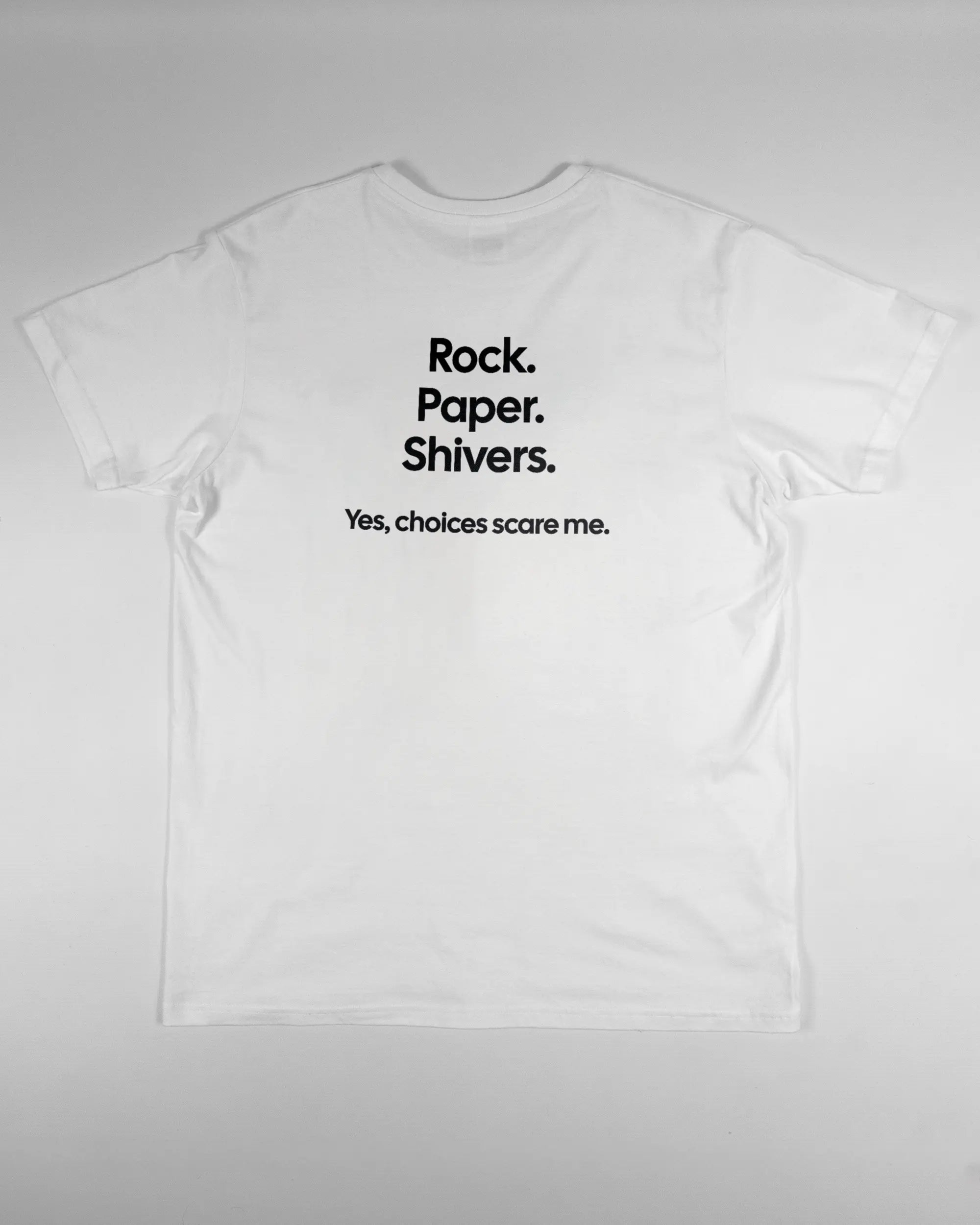 Rückseite des Basic Unisex T-Shirt Soft von Maondo mit dem Design Rock Paper Shivers in der Farbe White und in der Größe L flach auf den Boden gelegt