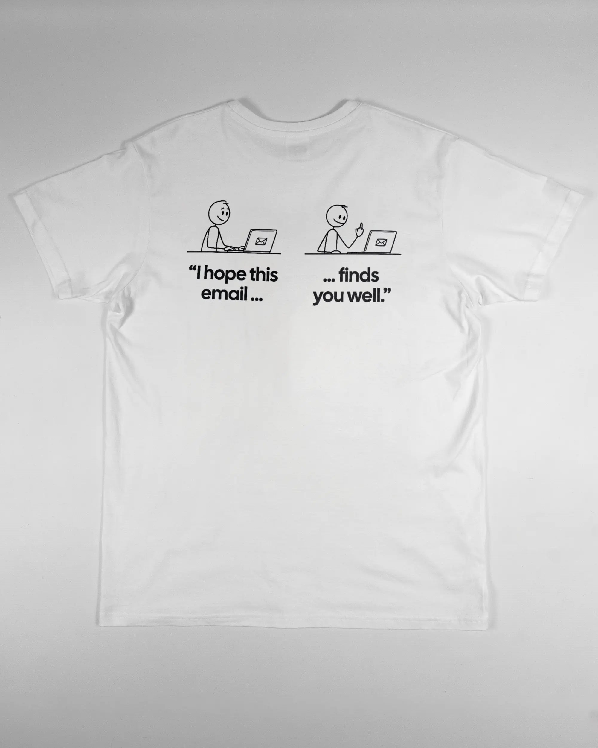 Rückseite des Basic Unisex T-Shirt Soft von Maondo mit dem Design Found me not well in der Farbe White und in der Größe L flach auf den Boden gelegt