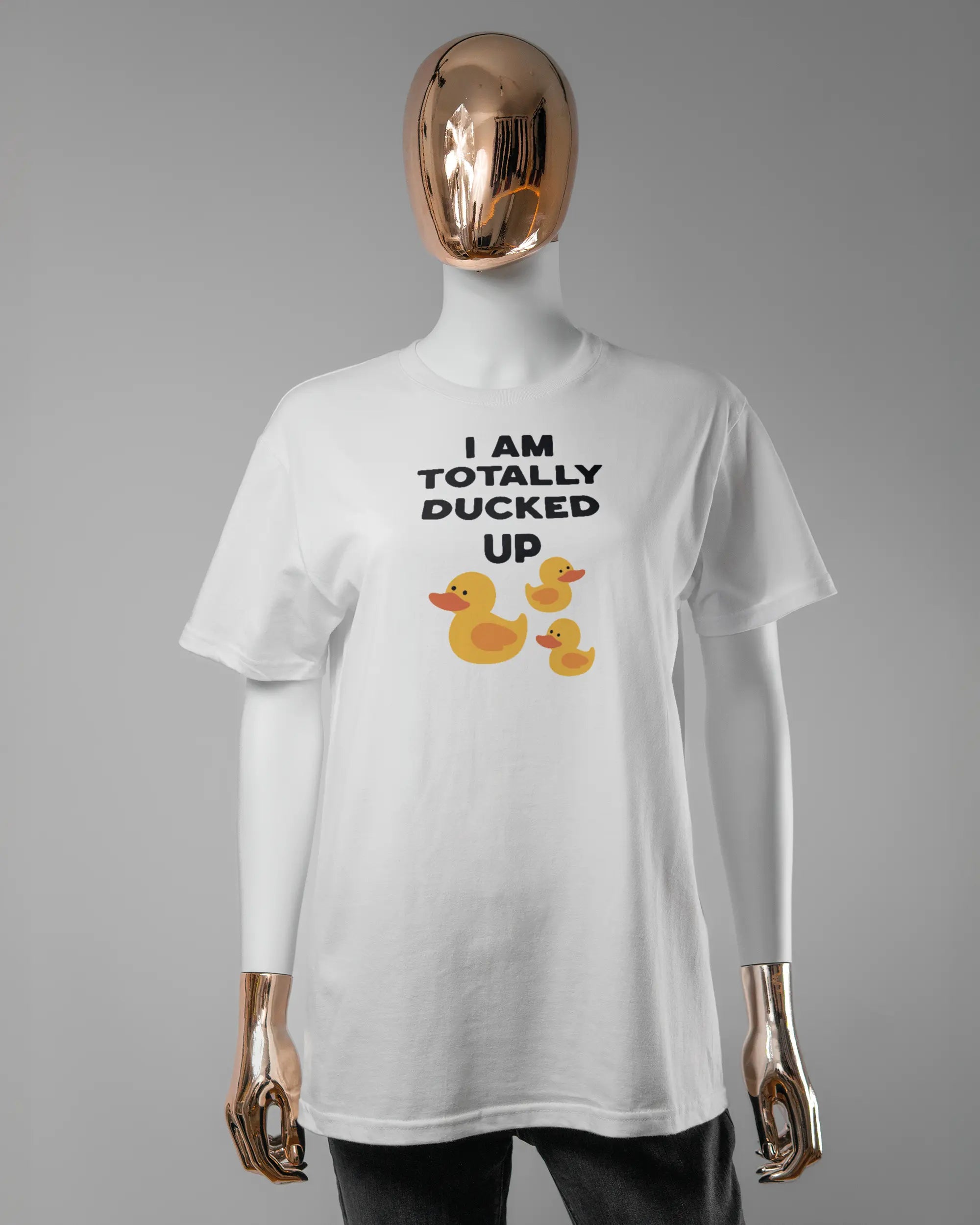 Vorderseite des Basic Unisex T-Shirt Soft von Maondo mit dem Design Ducked Up in der Farbe White und in der Größe S getragen von einer femininen Puppe