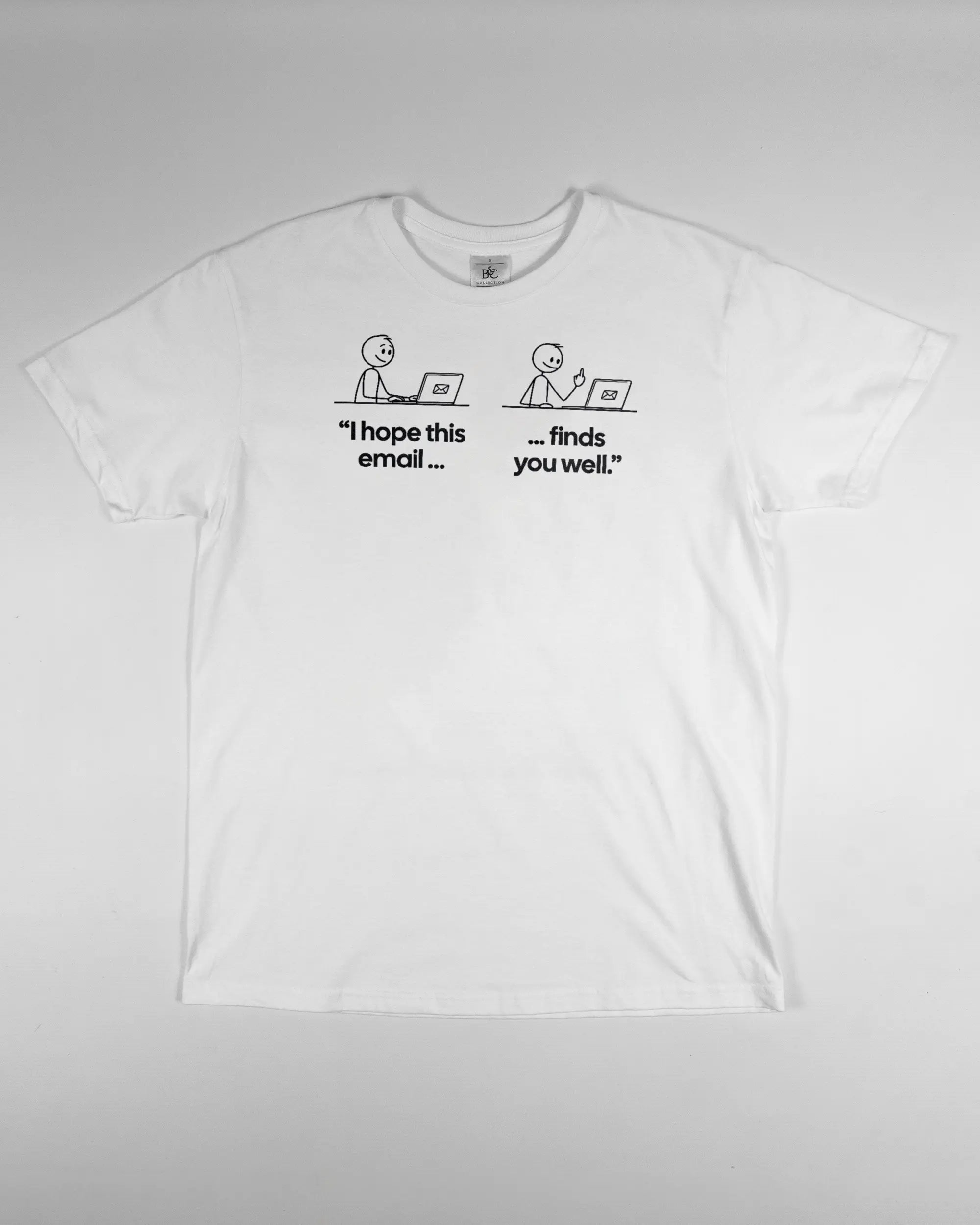 Vorderseite des Basic Unisex T-Shirt Soft von Maondo mit dem Design Found me not well in der Farbe White und in der Größe S flach auf den Boden gelegt