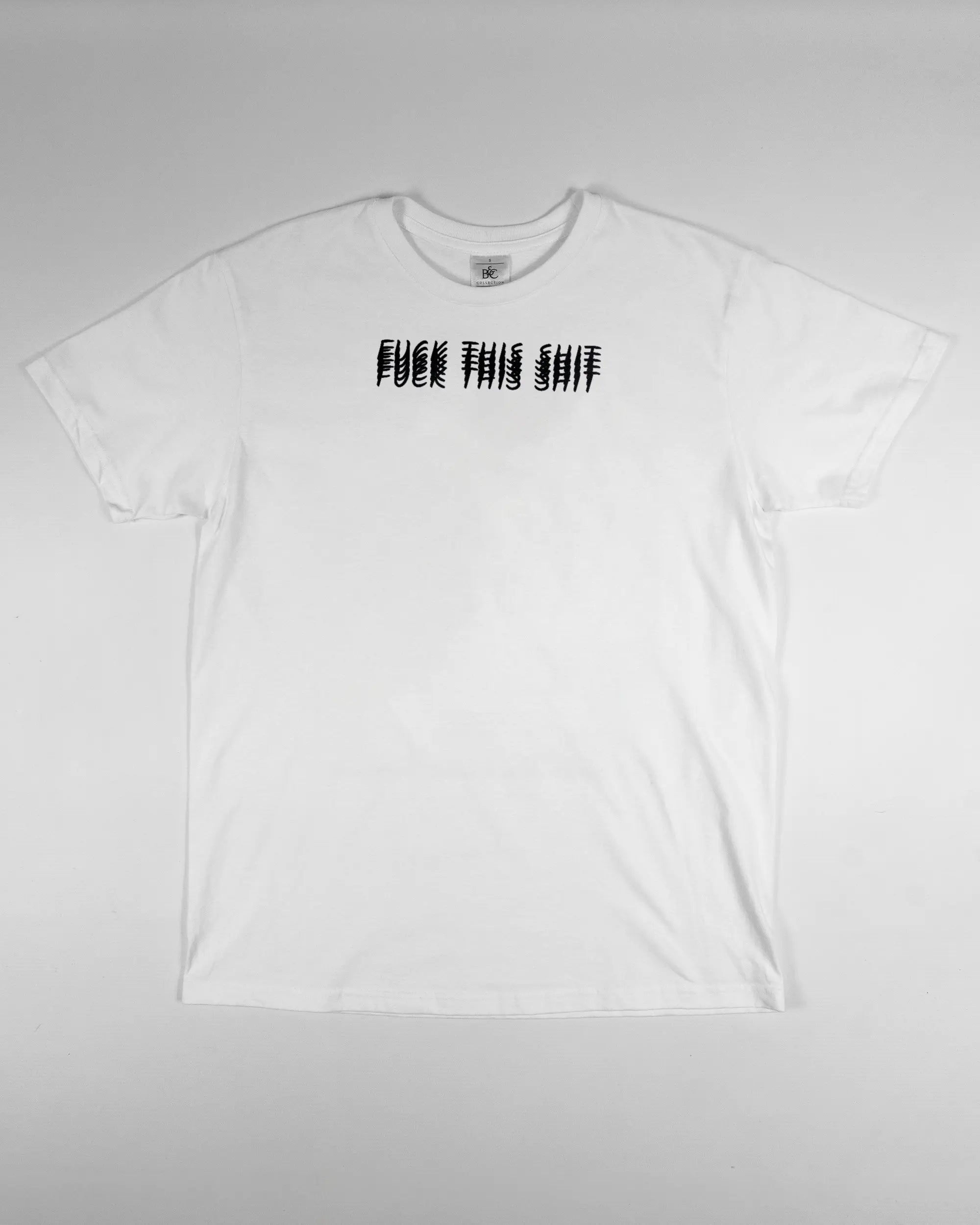 Vorderseite des Basic Unisex T-Shirt Soft von Maondo mit dem Design Hidden Message in der Farbe White und in der Größe S flach auf den Boden gelegt