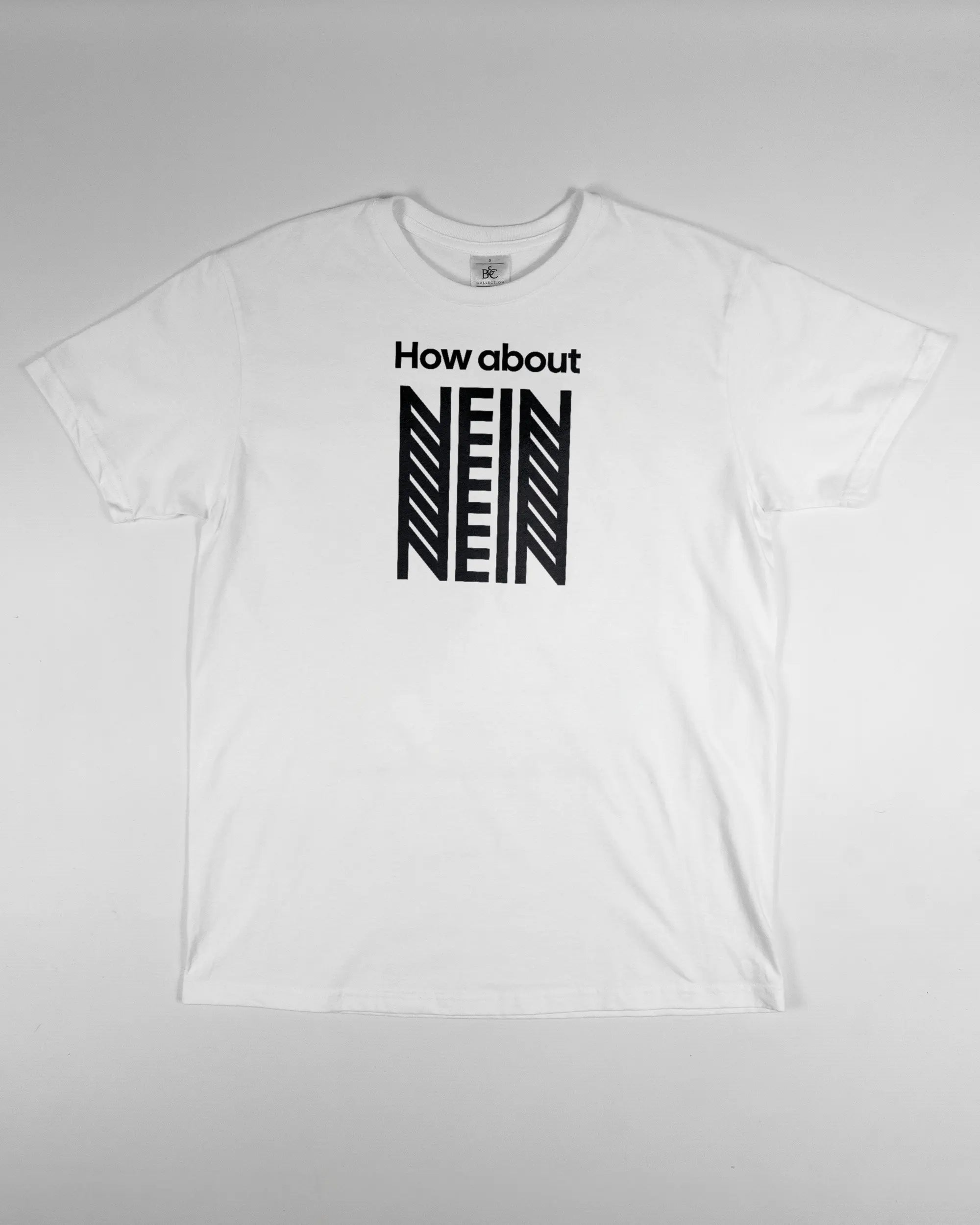 Vorderseite des Basic Unisex T-Shirt Soft von Maondo mit dem Design How about nein in der Farbe White und in der Größe S flach auf den Boden gelegt