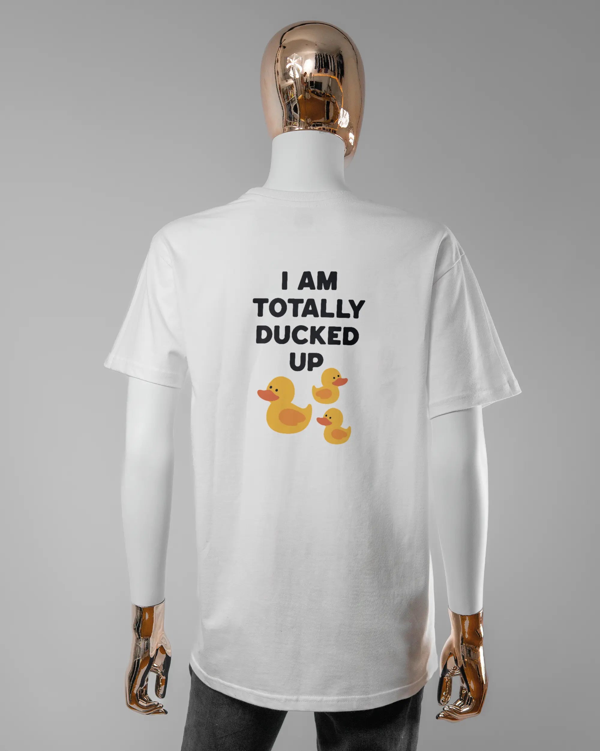 Rückseite des Basic Unisex T-Shirt Soft von Maondo mit dem Design Ducked Up in der Farbe White und in der Größe S getragen von einer femininen Puppe