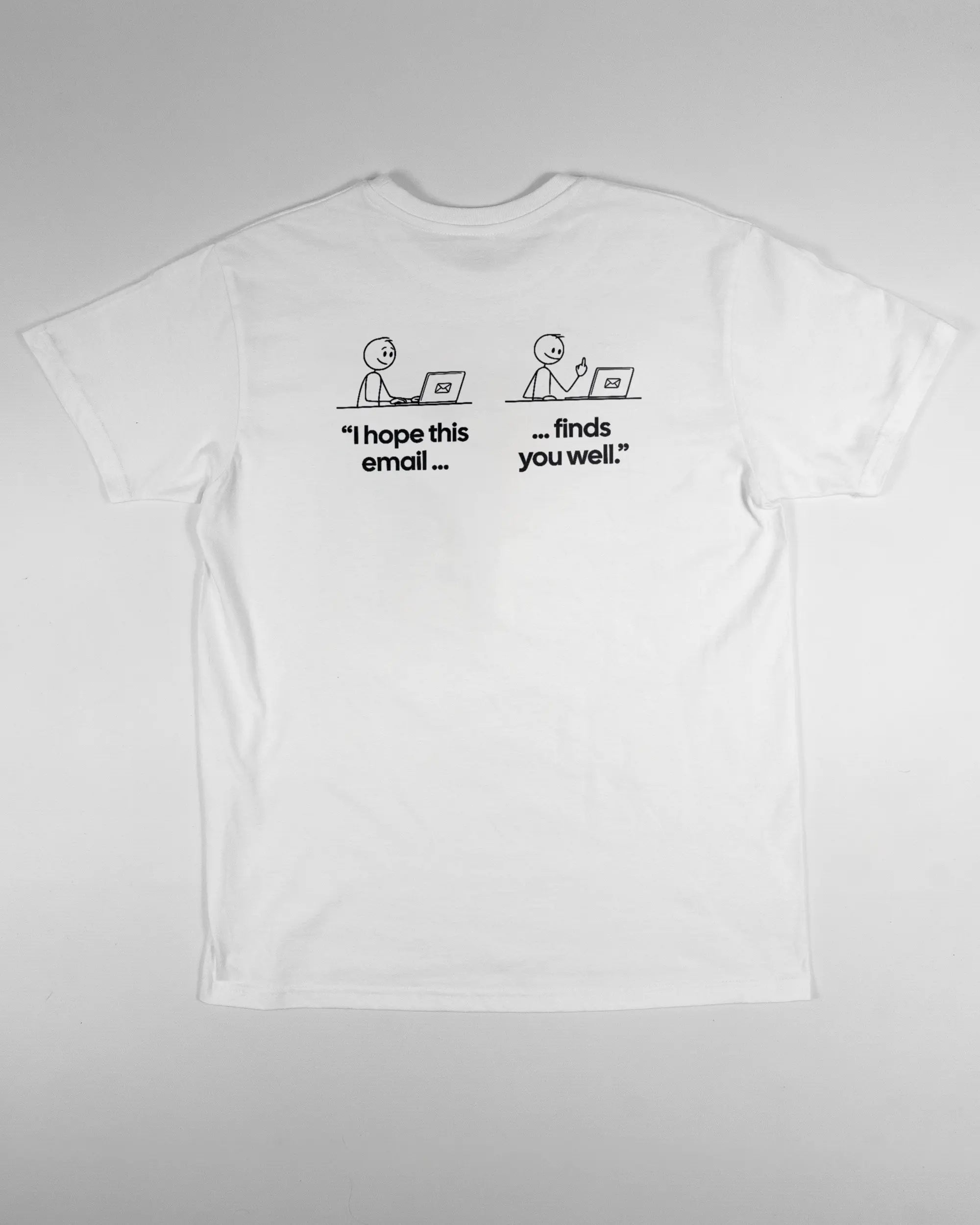 Rückseite des Basic Unisex T-Shirt Soft von Maondo mit dem Design Found me not well in der Farbe White und in der Größe S flach auf den Boden gelegt