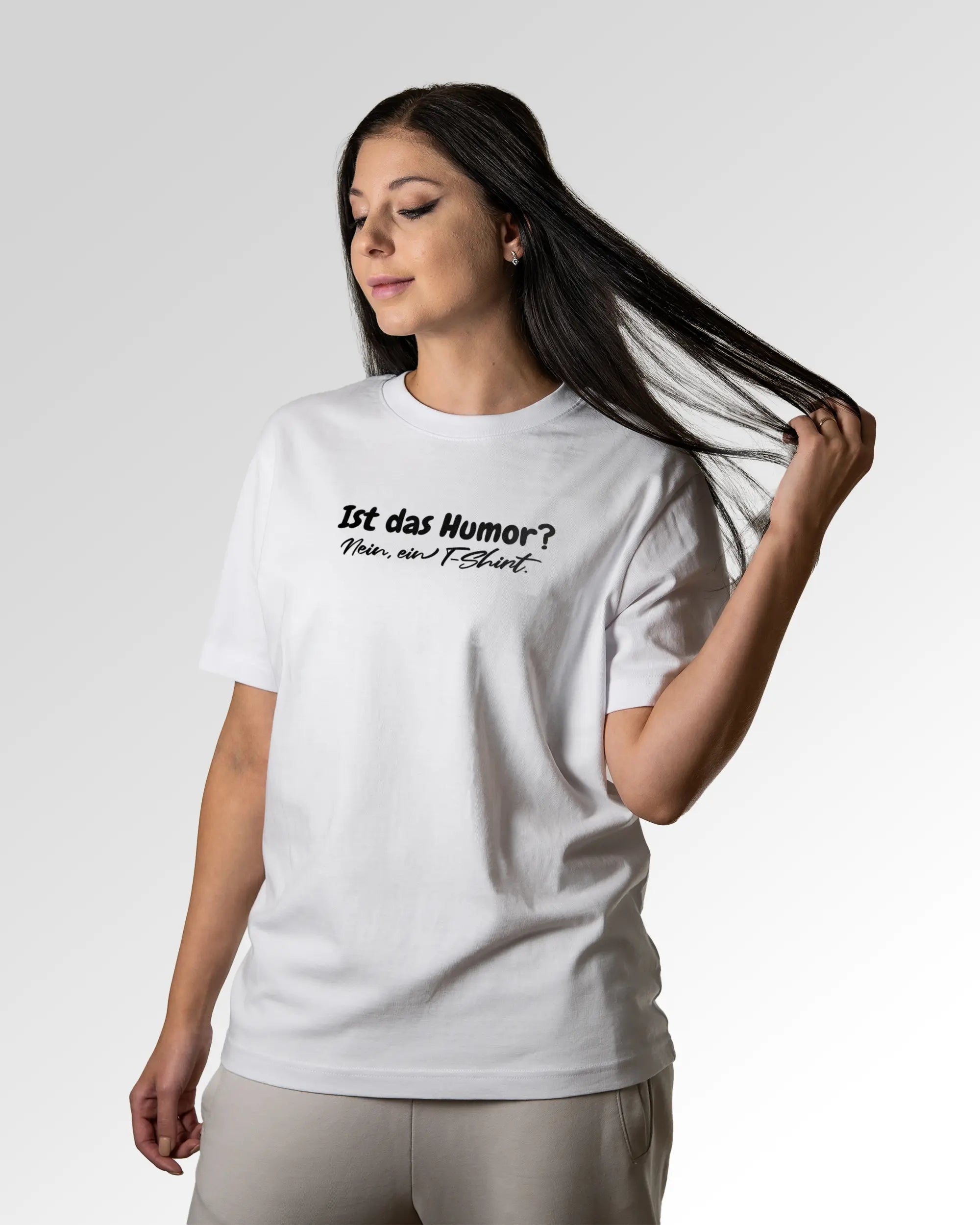 Sekundärer Modelshot der Druckseite des Organic Unisex T-Shirts von Maondo im Heavy Fit mit dem Design T-Shirt mit Humor in der Farbe White