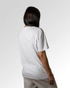Sekundärer Modelshot der unbedruckten Seite des Organic Unisex T-Shirts von Maondo im Heavy Fit mit dem Design Die richtige Antwort in der Farbe White