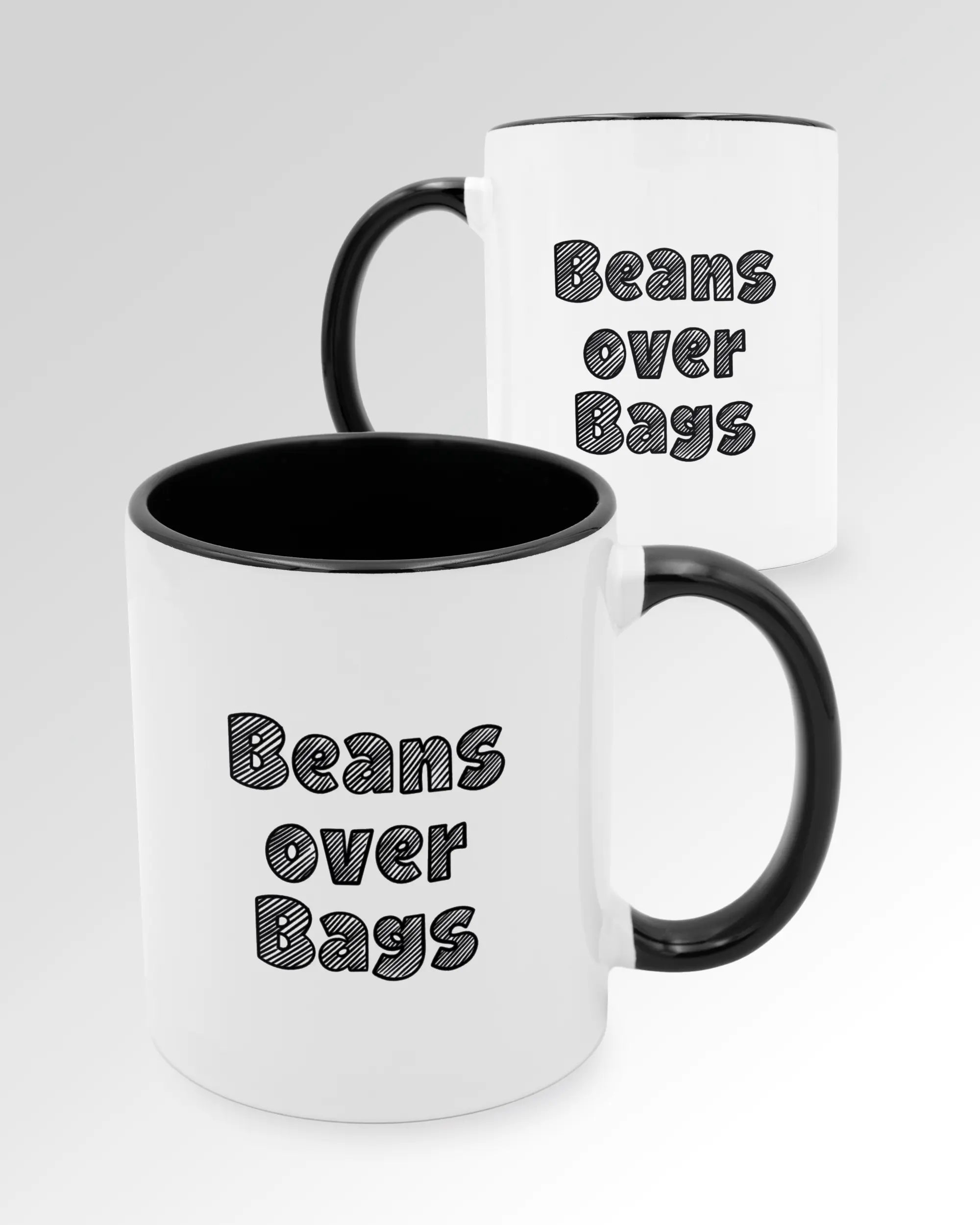 Seitenansicht der beidseitig bedruckten Keramiktasse von Maondo mit dem Design Beans over Bags in der Farbe Duotone