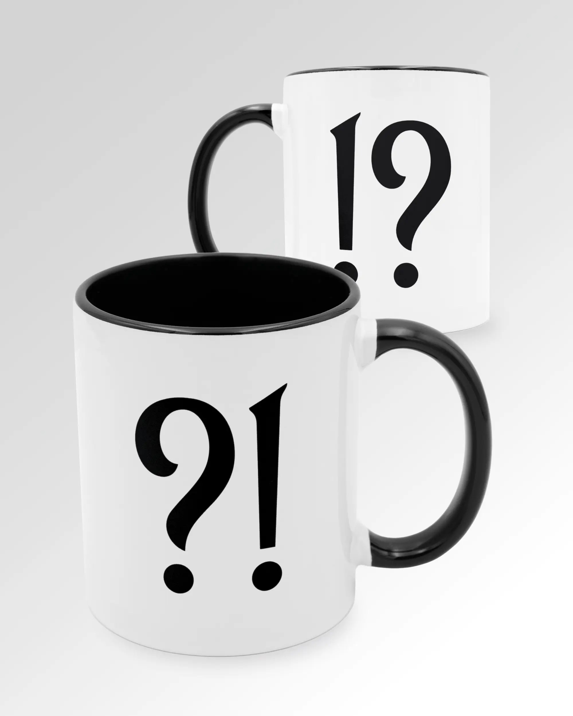 Seitenansicht der beidseitig bedruckten Keramiktasse von Maondo mit dem Design WHAT in der Farbe Duotone