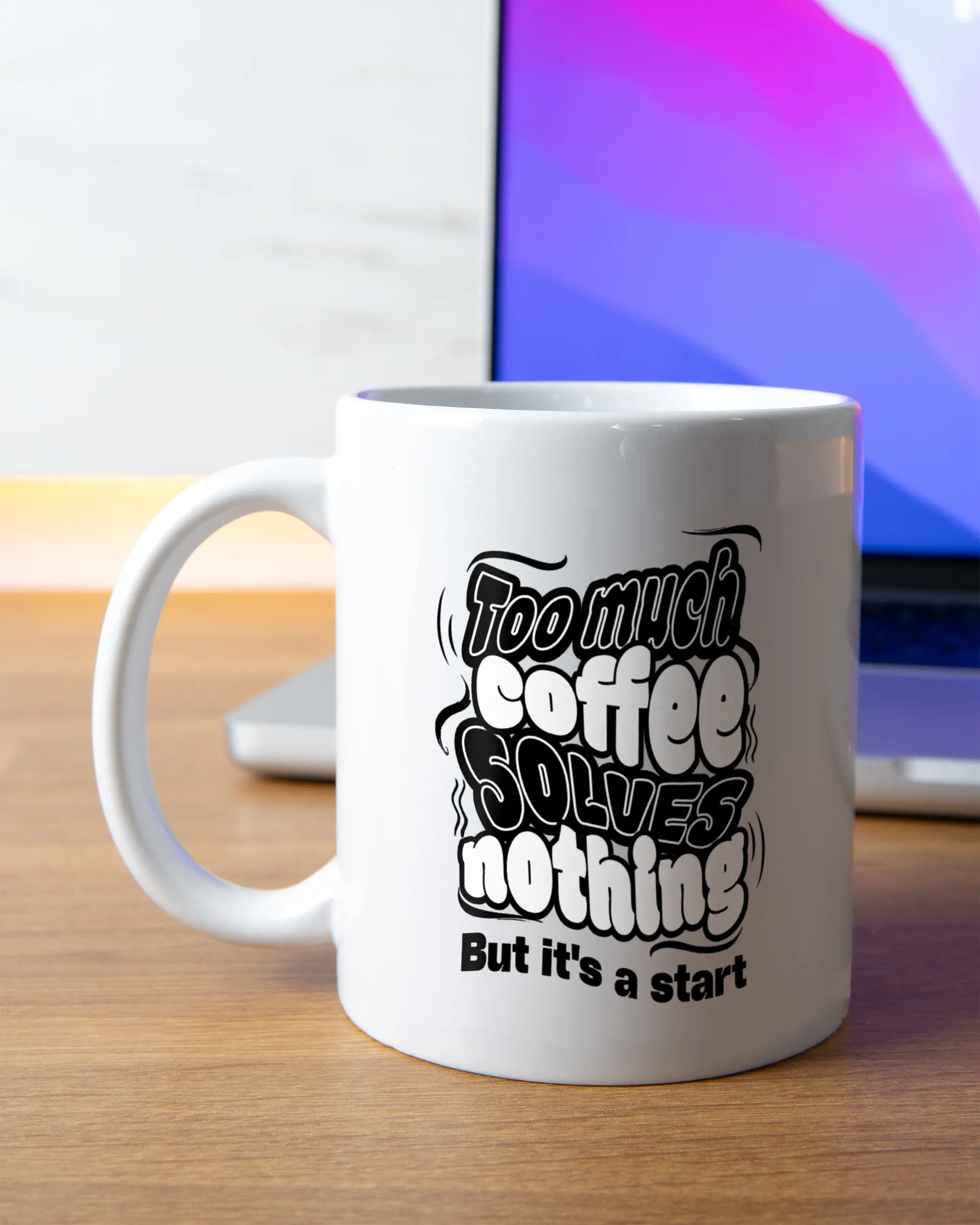 Homeoffice Aufnahme der beidseitig bedruckten Keramik Tasse von Maondo mit dem Design It's a start in der Farbe Weiß