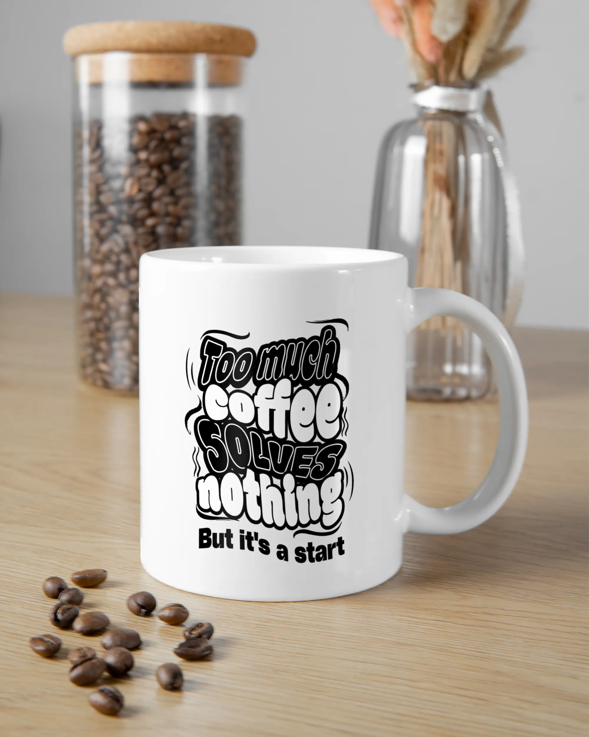 Essenstisch Aufnahme der beidseitig bedruckten Keramik Tasse von Maondo mit dem Design It's a start in der Farbe Weiß