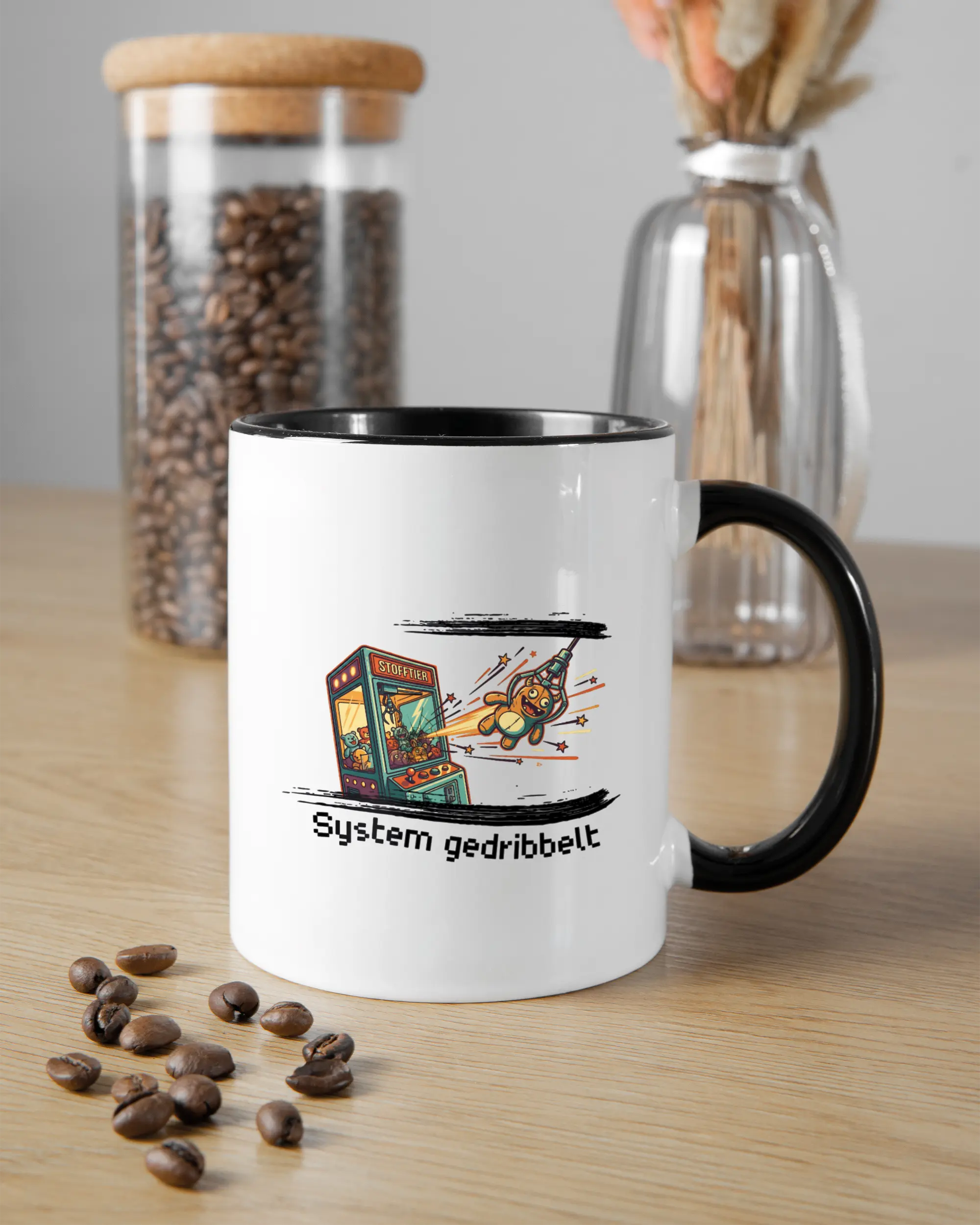 Küchentischansicht der rechten Seite der beidseitig bedruckten Keramiktasse von Maondo mit dem Design System gedribbelt in der Farbe Duotone