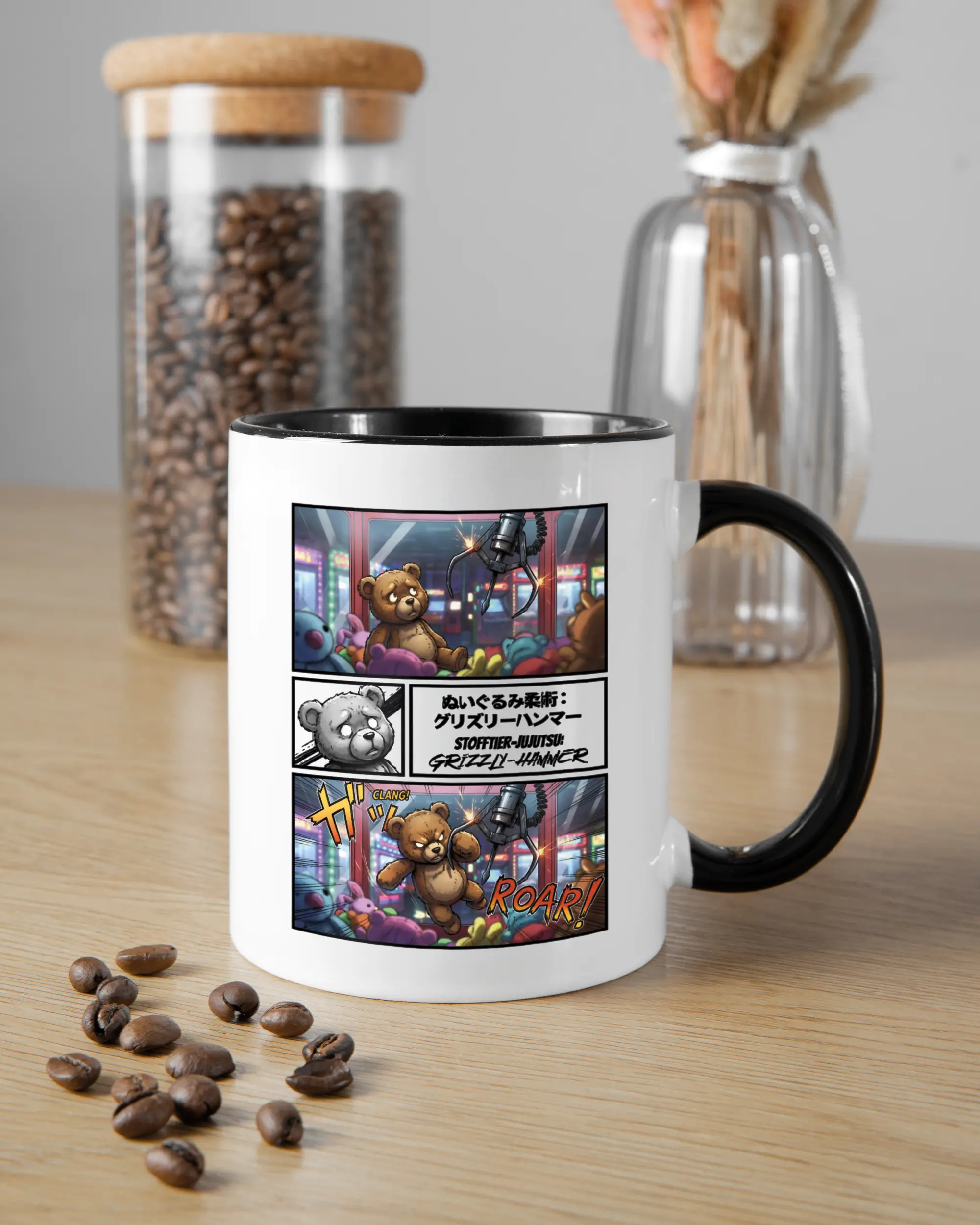 Küchentischansicht der rechten Seite der beidseitig bedruckten Keramiktasse von Maondo mit dem Design Manga Stoff in der Farbe Duotone