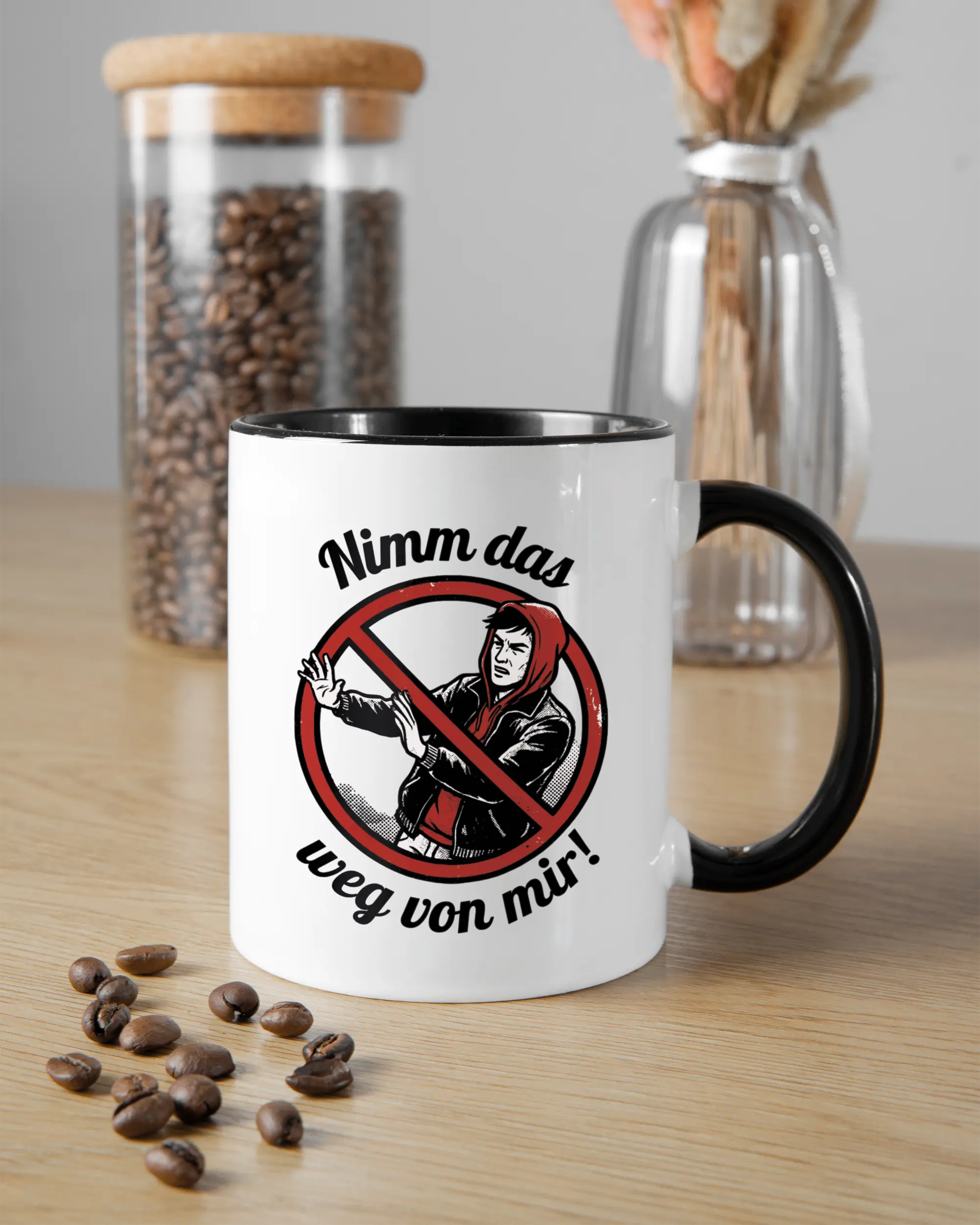 Küchentischansicht der rechten Seite der beidseitig bedruckten Keramiktasse von Maondo mit dem Design Nimm das weg in der Farbe Duotone