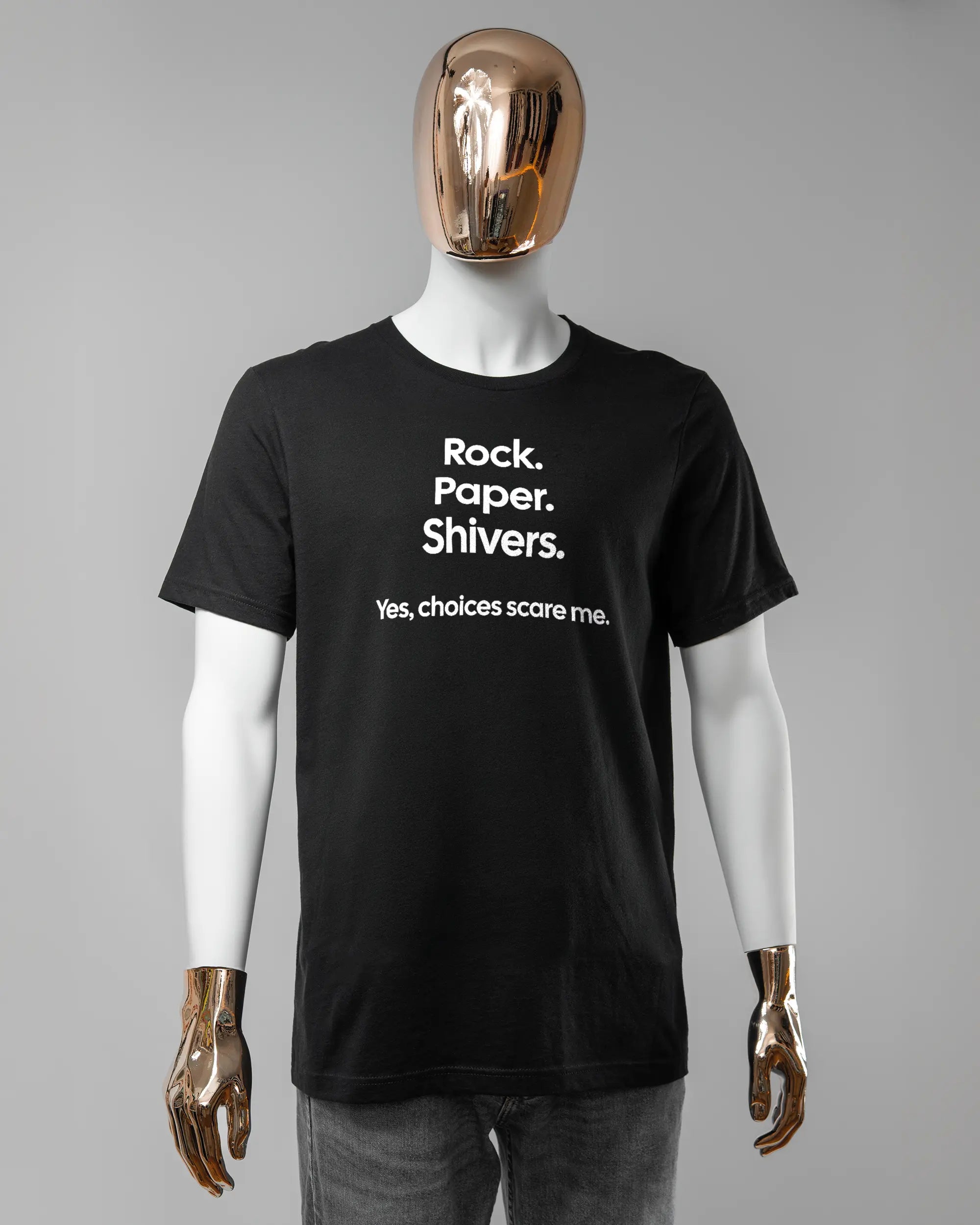 Vorderseite des Basic Unisex T-Shirt Light von Maondo mit dem Design Rock Paper Shivers in der Farbe Black und in der Größe L getragen von einer maskulinen Puppe