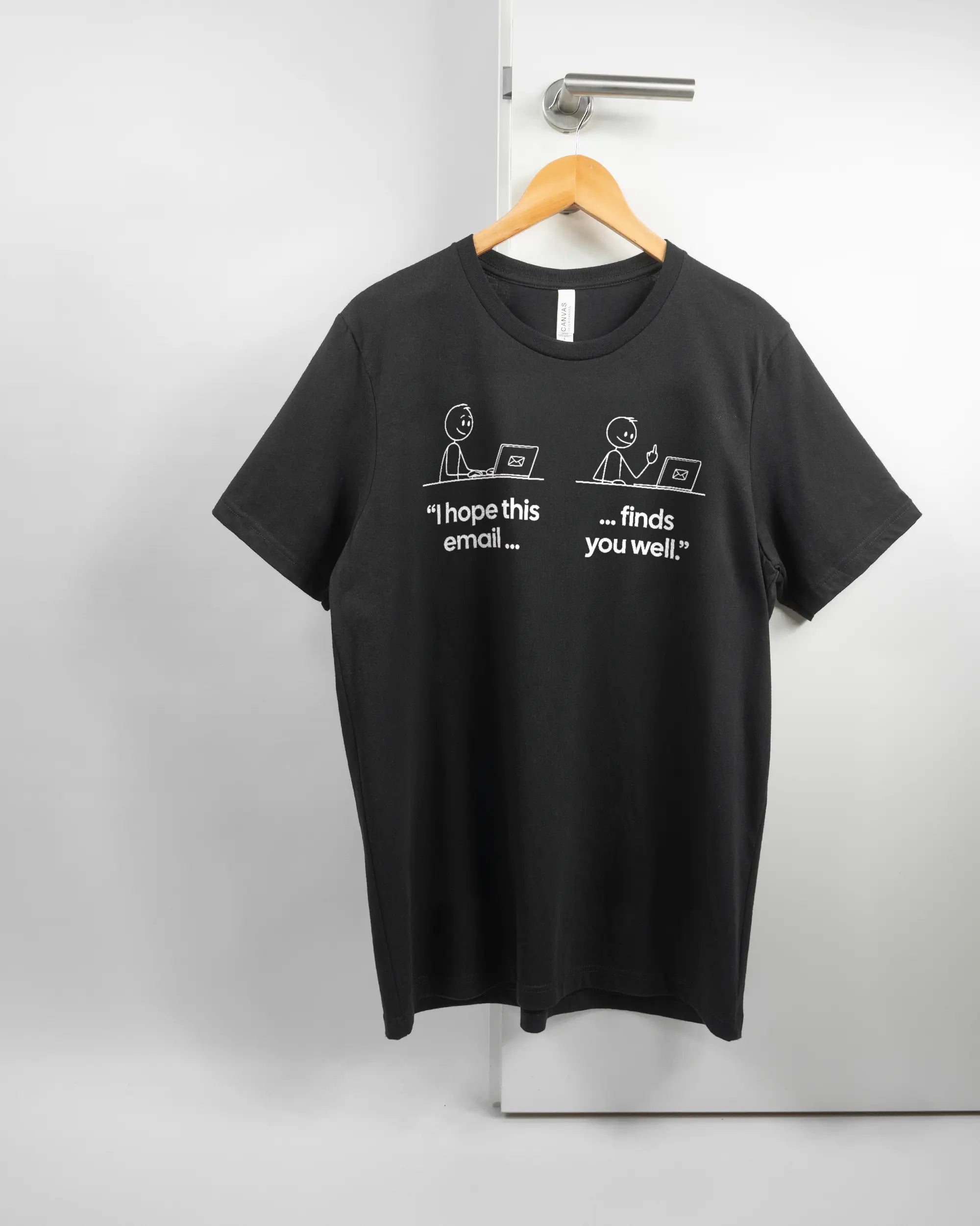 Vorderseite des Basic Unisex T-Shirt Light von Maondo mit dem Design Found me not well in der Farbe Black und in der Größe L auf einem Bügel an der Türklinke aufgehängt