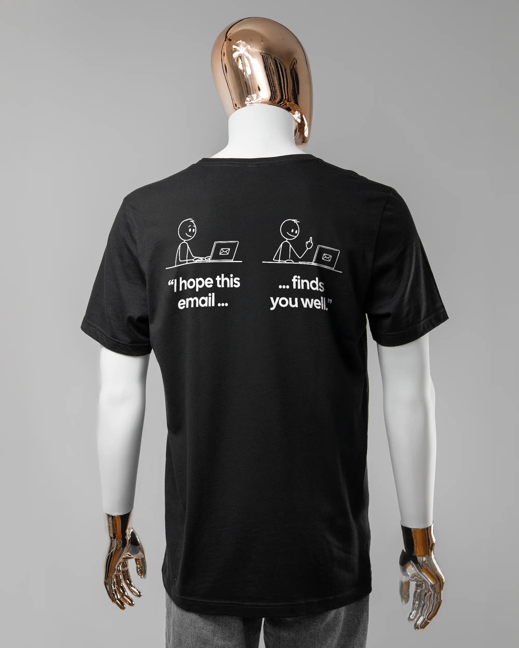 Rückseite des Basic Unisex T-Shirt Light von Maondo mit dem Design Found me not well in der Farbe Black und in der Größe L getragen von einer maskulinen Puppe