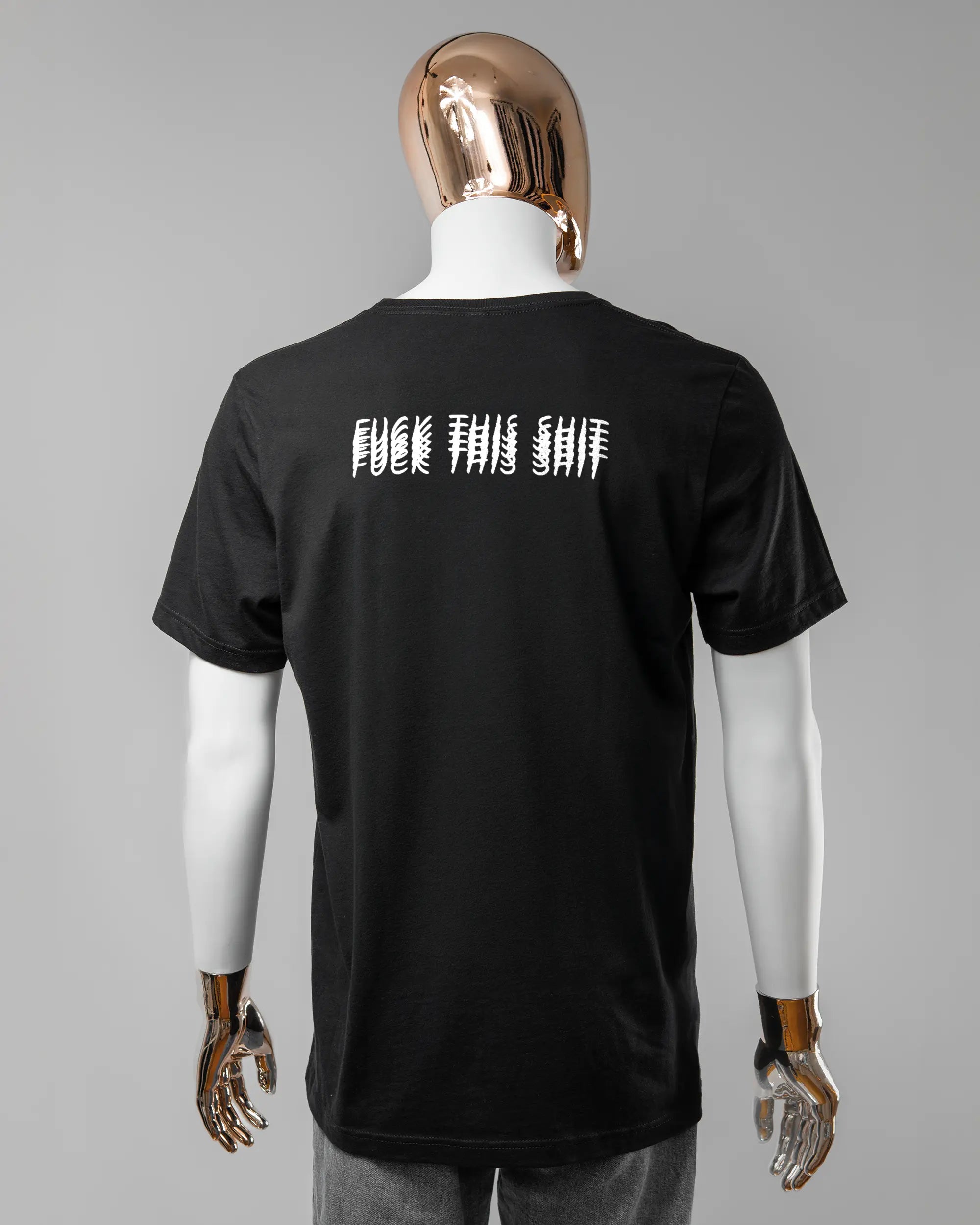 Rückseite des Basic Unisex T-Shirt Light von Maondo mit dem Design Hidden Message in der Farbe Black und in der Größe L getragen von einer maskulinen Puppe