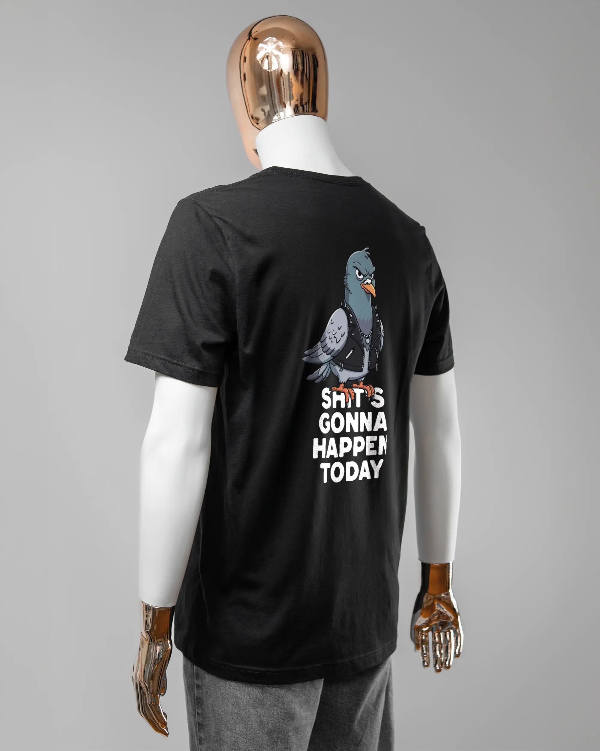 Rückseite des Basic Unisex T-Shirt Light von Maondo mit dem Design Pigeon Pun in der Farbe Black und in der Größe L getragen von einer maskulinen Puppe