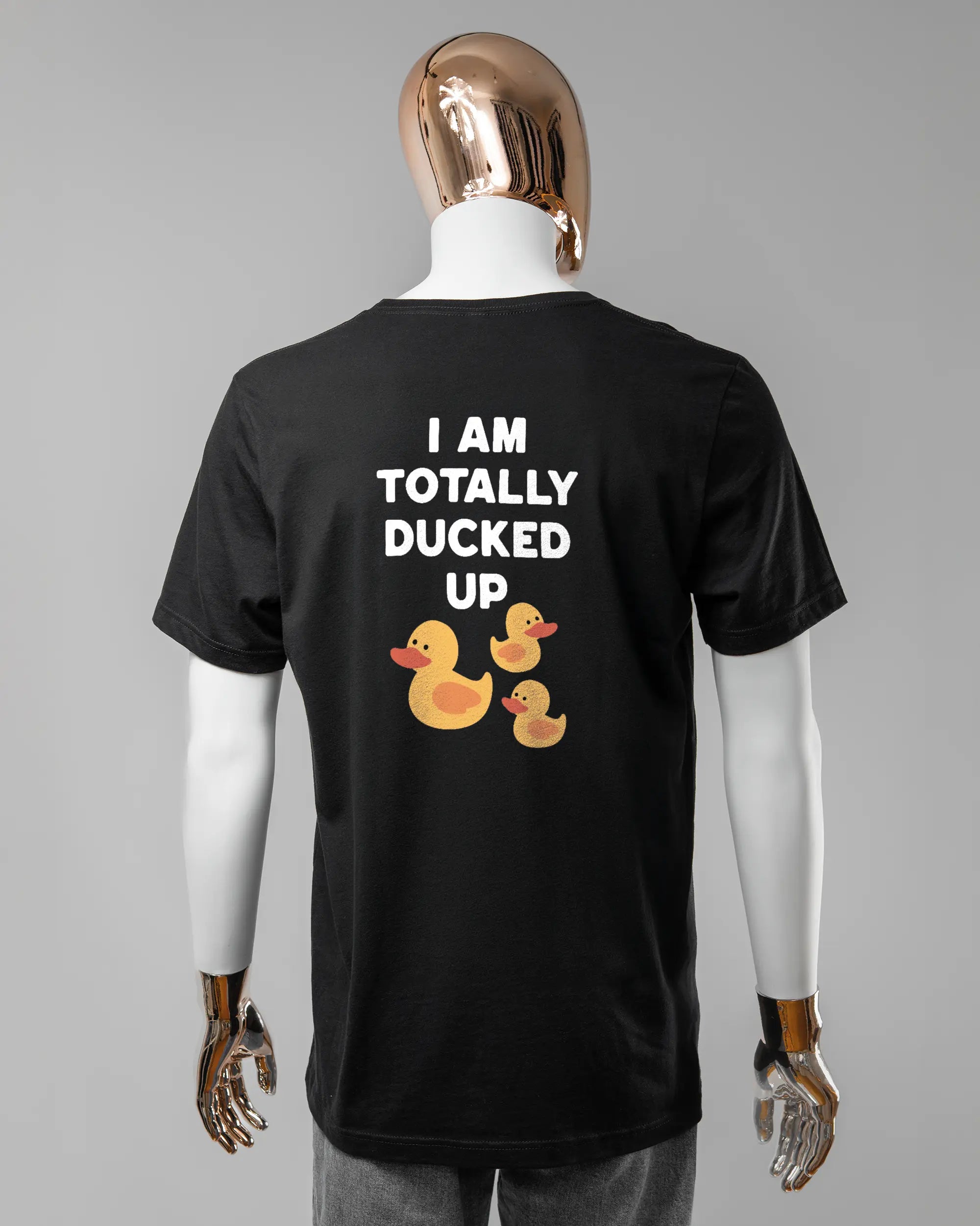 Rückseite des Basic Unisex T-Shirt Light von Maondo mit dem Design Ducked Up in der Farbe Black und in der Größe L getragen von einer maskulinen Puppe