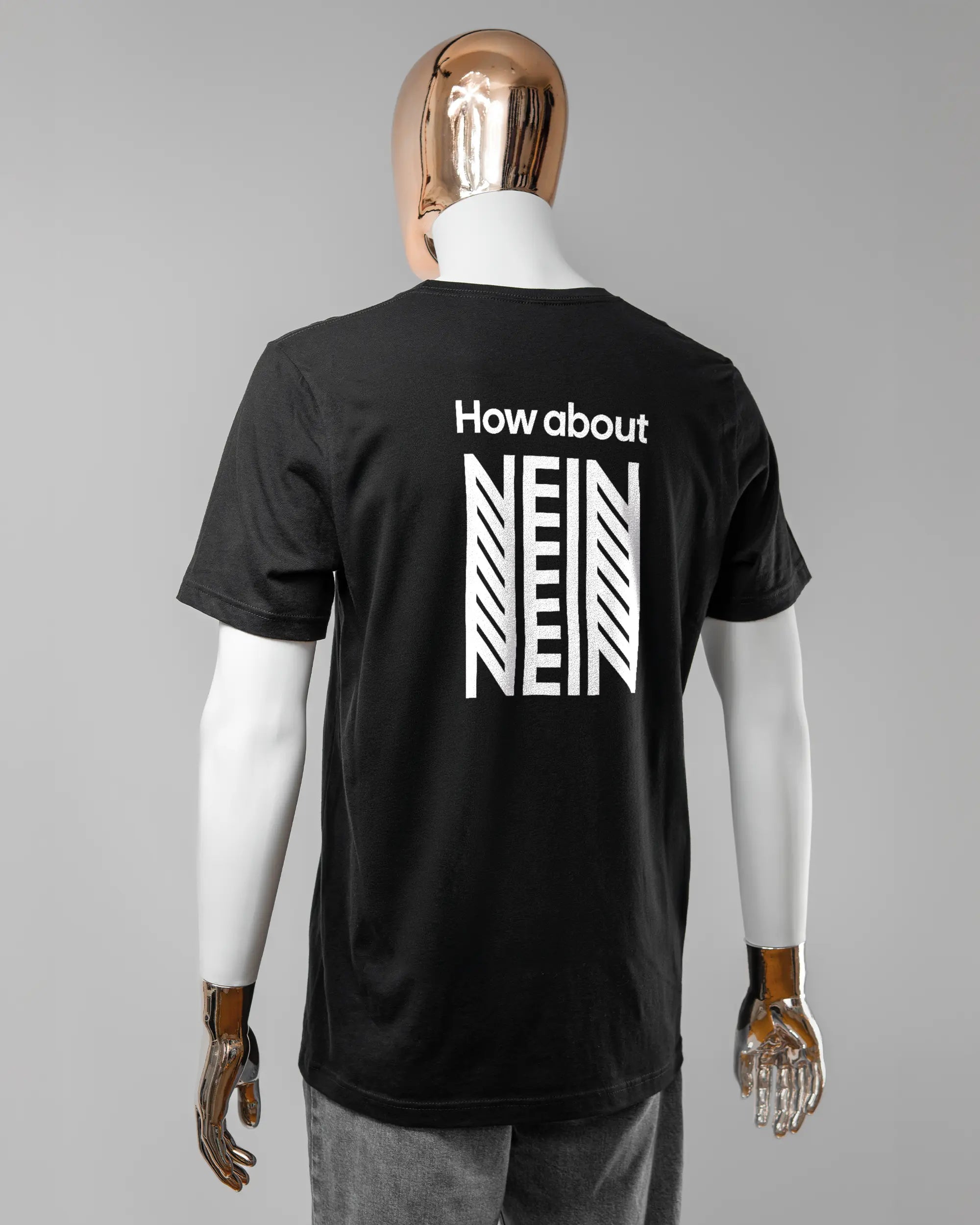 Rückseite des Basic Unisex T-Shirt Light von Maondo mit dem Design How about nein in der Farbe Black und in der Größe L getragen von einer maskulinen Puppe