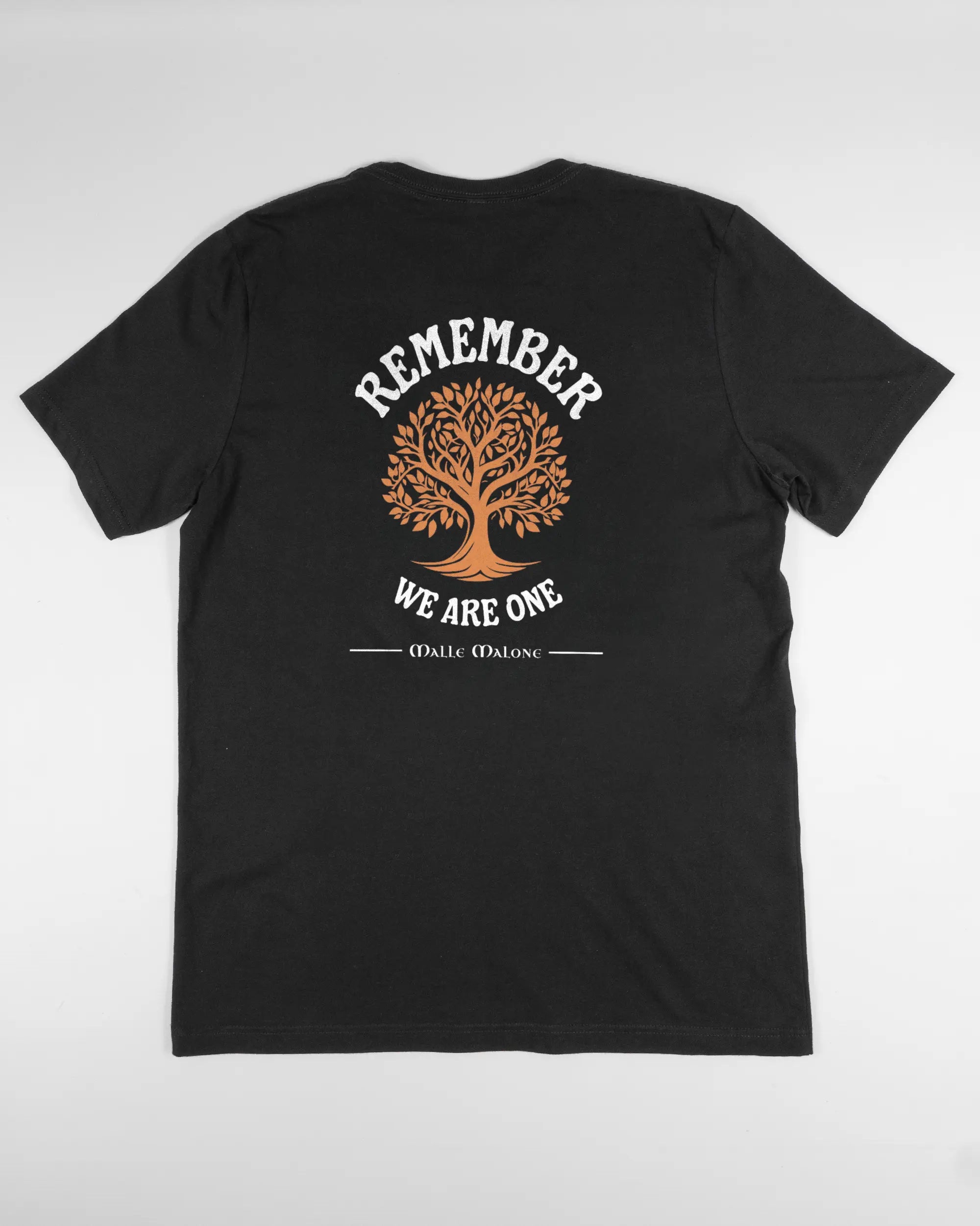 Rückseite des Basic Unisex T-Shirt Light von Maondo mit dem Design We are one in der Farbe Black und in der Größe L flach auf den Boden gelegt