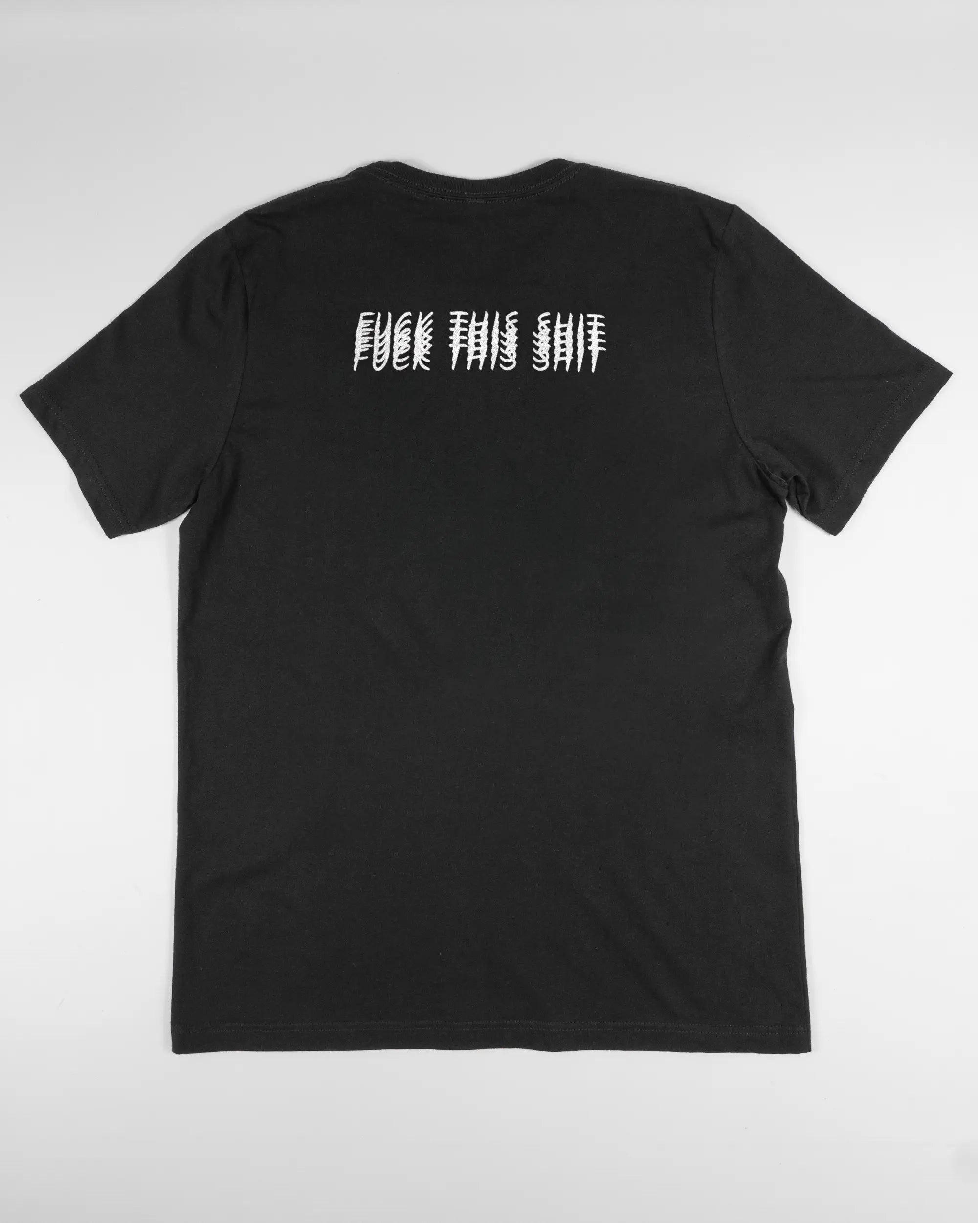 Rückseite des Basic Unisex T-Shirt Light von Maondo mit dem Design Hidden Message in der Farbe Black und in der Größe L flach auf den Boden gelegt