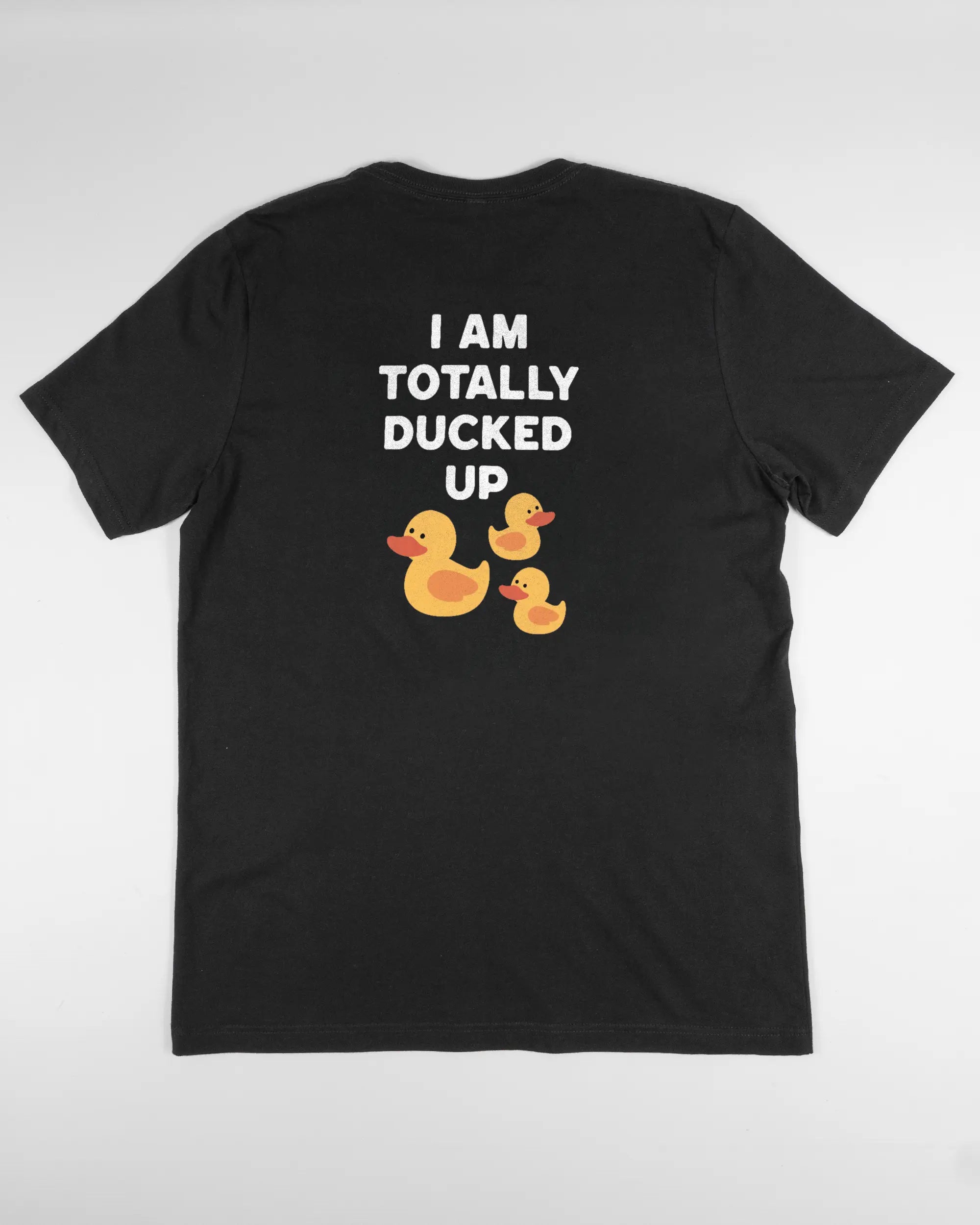 Rückseite des Basic Unisex T-Shirt Light von Maondo mit dem Design Ducked Up in der Farbe Black und in der Größe L flach auf den Boden gelegt