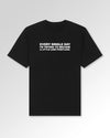 Packshot der Druckseite des Organic Unisex T-Shirts von Maondo im Oversized Fit mit dem Design Less Pointless in der Farbe Black