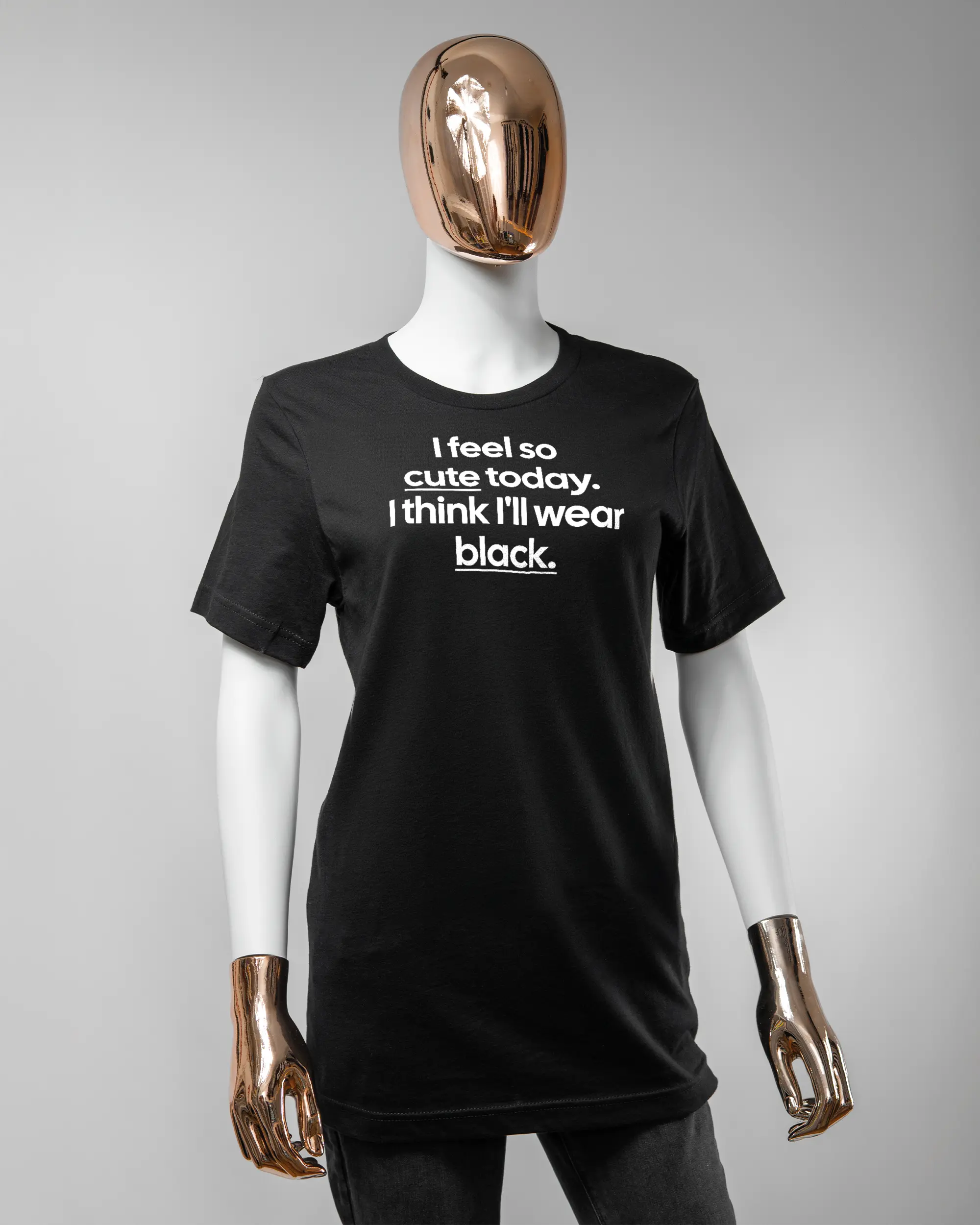 Vorderseite des Basic Unisex T-Shirt Light von Maondo mit dem Design Colorful Day in der Farbe Black und in der Größe S getragen von einer femininen Puppe