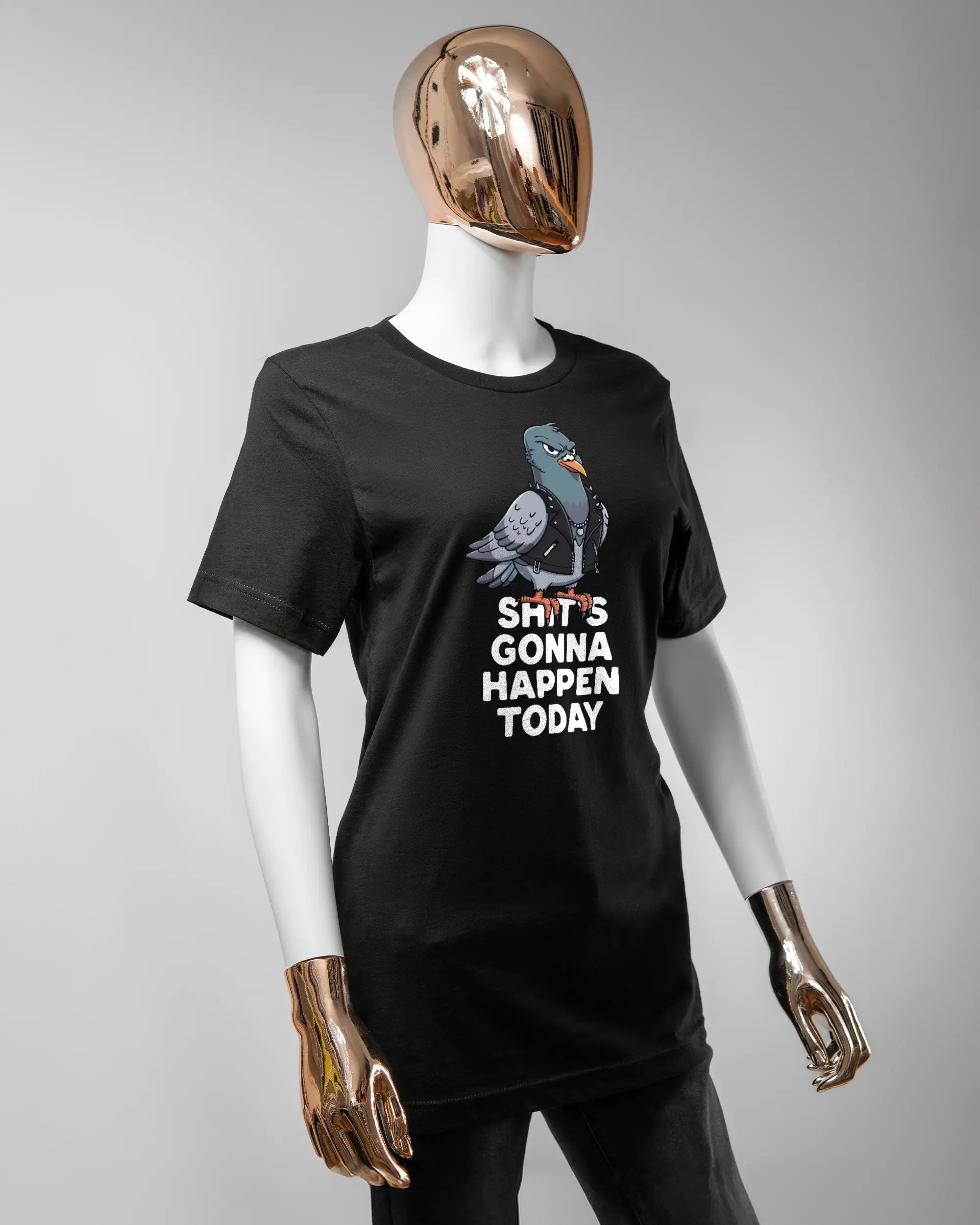 Vorderseite des Basic Unisex T-Shirt Light von Maondo mit dem Design Pigeon Pun in der Farbe Black und in der Größe S getragen von einer femininen Puppe