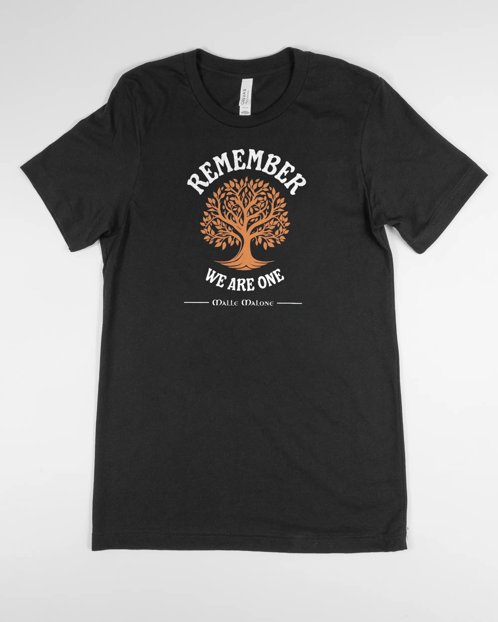 Vorderseite des Basic Unisex T-Shirt Light von Maondo mit dem Design We are one in der Farbe Black und in der Größe S flach auf den Boden gelegt