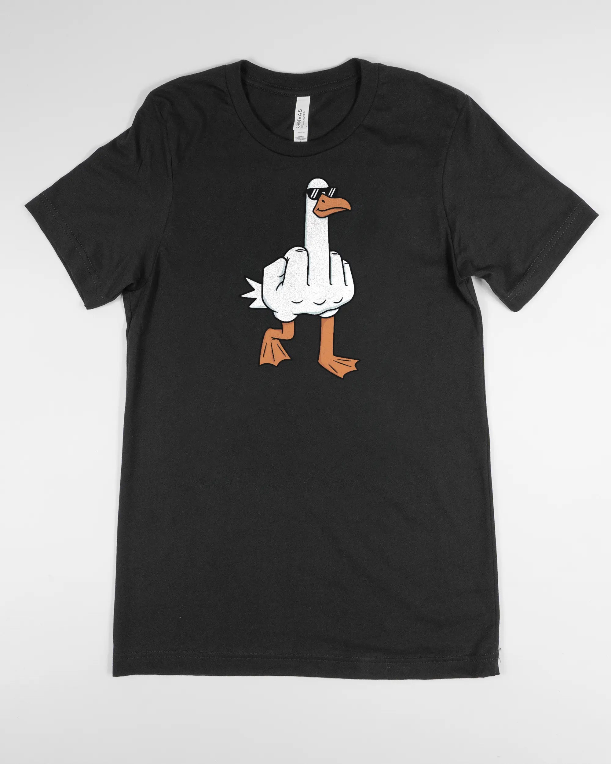 Vorderseite des Basic Unisex T-Shirt Light von Maondo mit dem Design I give a duck in der Farbe Black und in der Größe S flach auf den Boden gelegt
