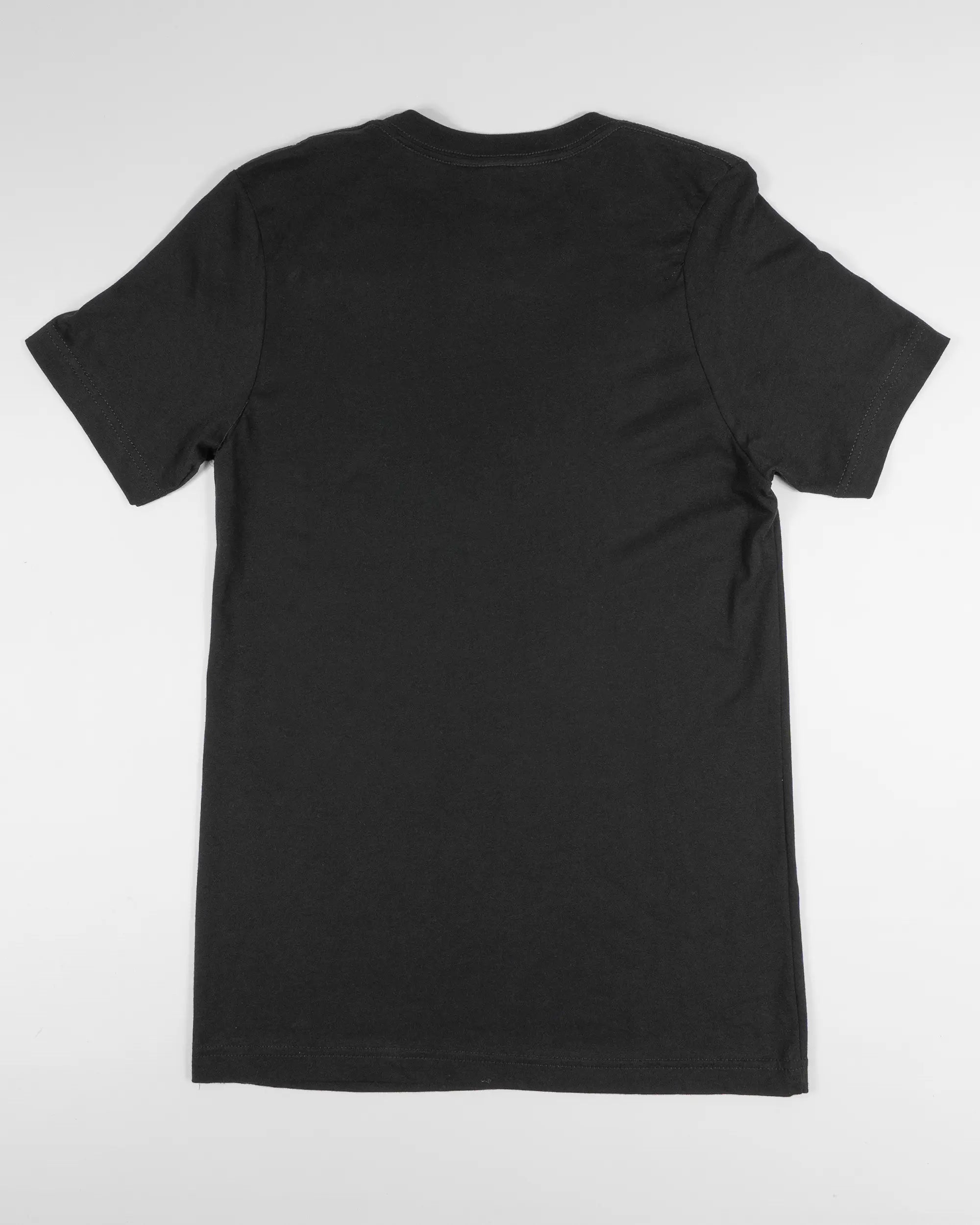 Rückseite des Basic Unisex T-Shirt Light von Maondo ohne Motiv in der Farbe Black und in der Größe S flach auf den Boden gelegt