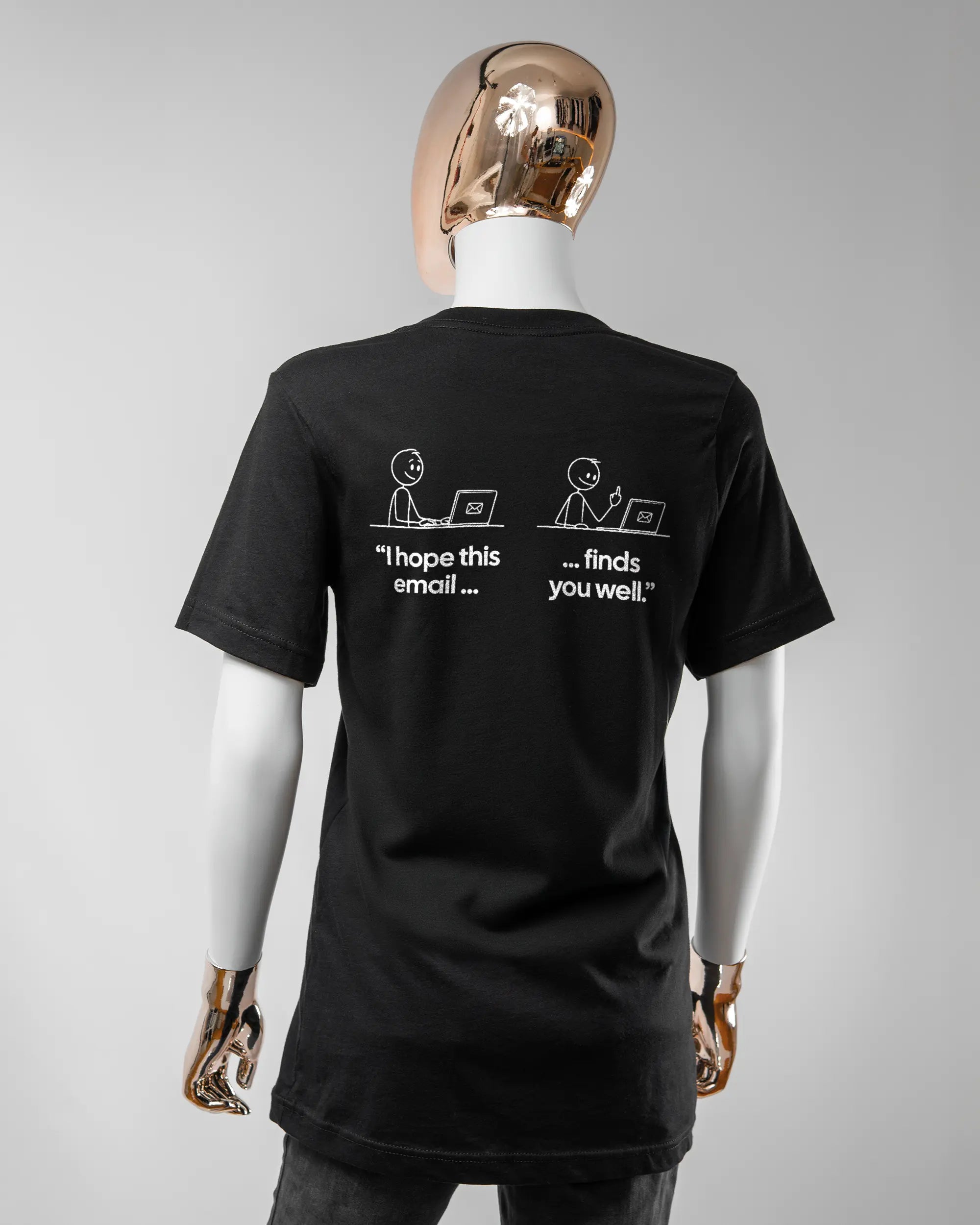 Rückseite des Basic Unisex T-Shirt Light von Maondo mit dem Design Found me not well in der Farbe Black und in der Größe S getragen von einer femininen Puppe