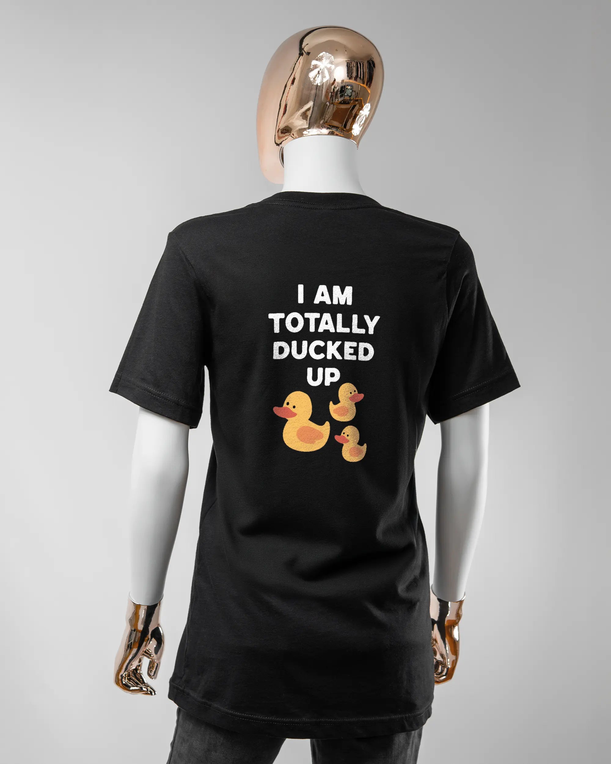 Rückseite des Basic Unisex T-Shirt Light von Maondo mit dem Design Ducked Up in der Farbe Black und in der Größe S getragen von einer femininen Puppe