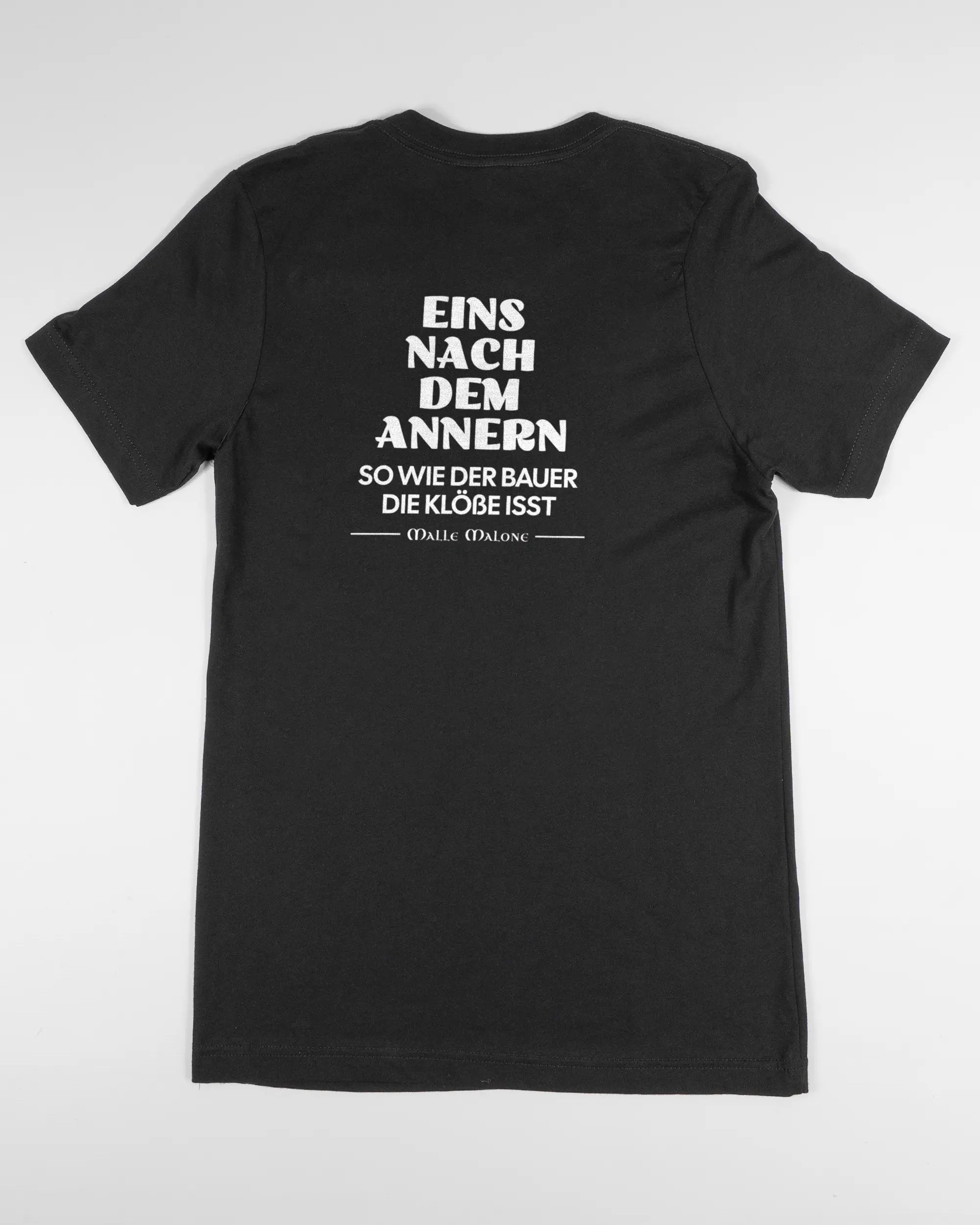 Rückseite des Basic Unisex T-Shirt Light von Maondo mit dem Design Eins nach dem Annern in der Farbe Black und in der Größe S flach auf den Boden gelegt
