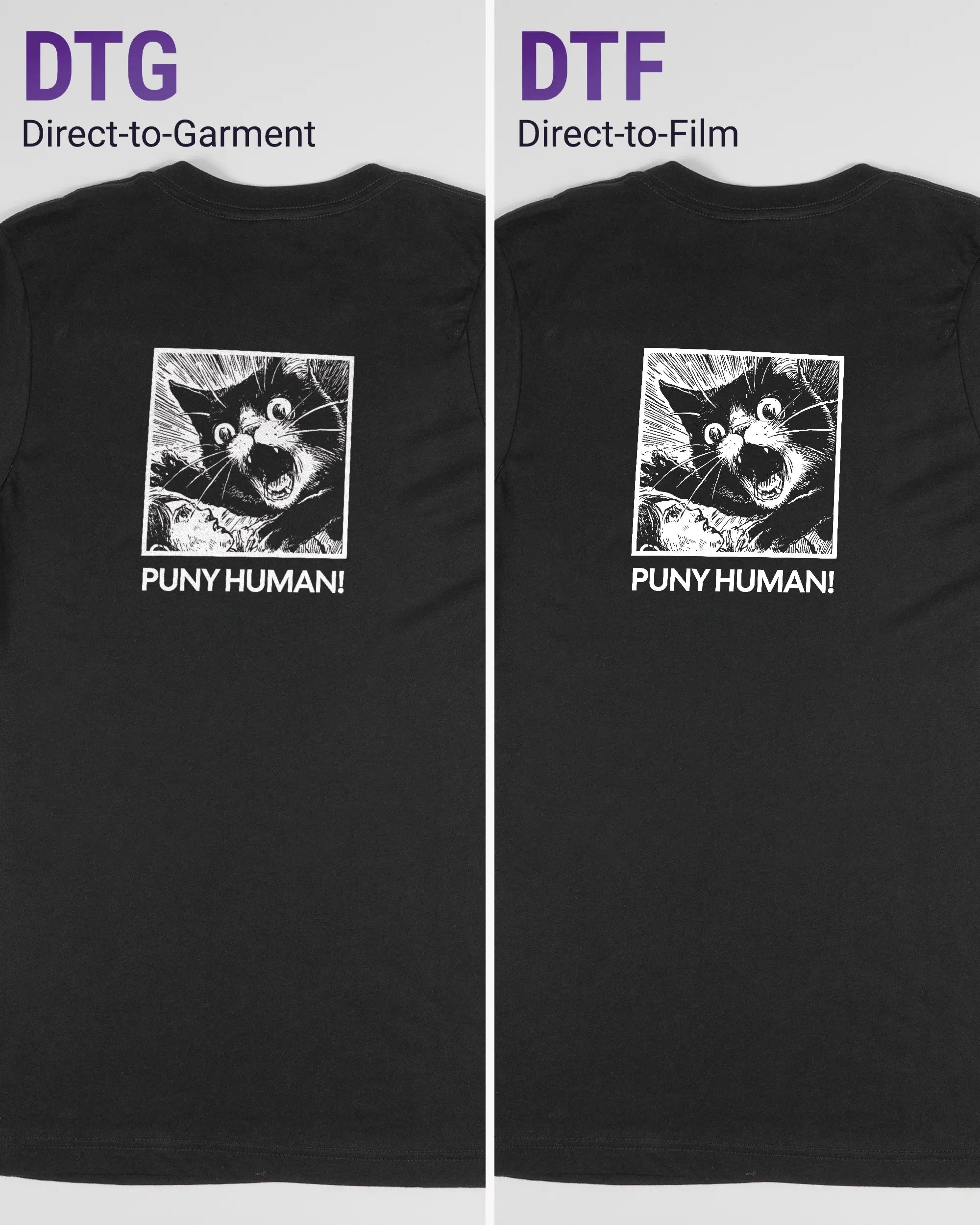 Vergleich der Rückseiten des Basic Unisex T-Shirt Light von Maondo mit dem Design Puny Human in der Farbe Black und in der Größe S links mit dem Direct-to-Garment und rechts mit dem Direct-to-Film Verfahren