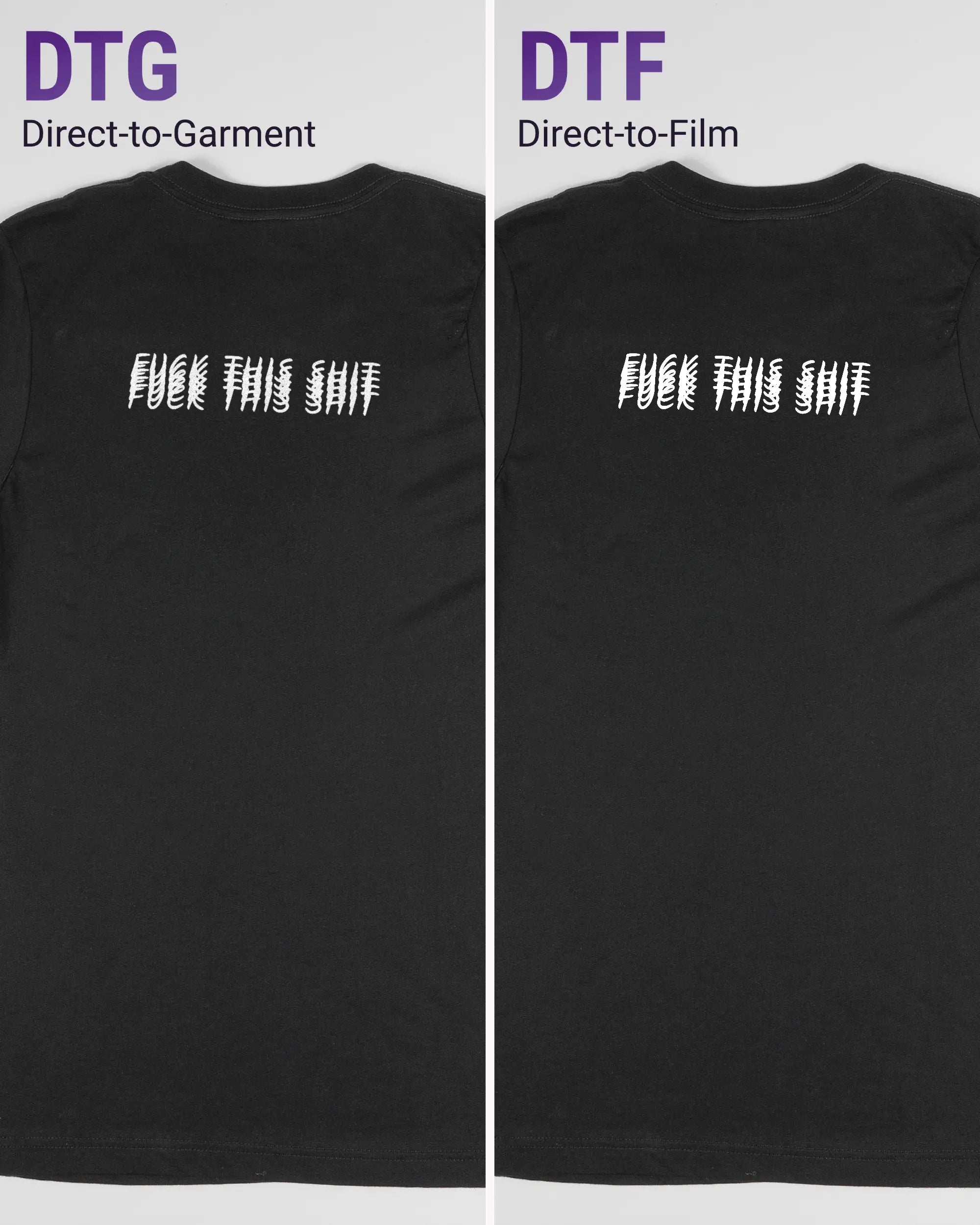 Vergleich der Rückseiten des Basic Unisex T-Shirt Light von Maondo mit dem Design Hidden Message in der Farbe Black und in der Größe S links mit dem Direct-to-Garment und rechts mit dem Direct-to-Film Verfahren