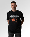 Primärer Modelshot der Druckseite des Organic Unisex T-Shirts von Maondo im Oversized Fit mit dem Design Ein Brett geben in der Farbe Black