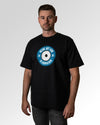 Primärer Modelshot der Druckseite des Organic Unisex T-Shirts von Maondo im Oversized Fit mit dem Design Blaumachen in der Farbe Black