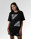 Sekundärer Modelshot der Druckseite des Organic Unisex T-Shirts von Maondo im Oversized Fit mit dem Design Basically ein T-Shirt in der Farbe Black