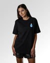 Sekundärer Modelshot der Druckseite des Organic Unisex T-Shirts von Maondo im Oversized Fit mit dem Design Taschenbot in der Farbe Black