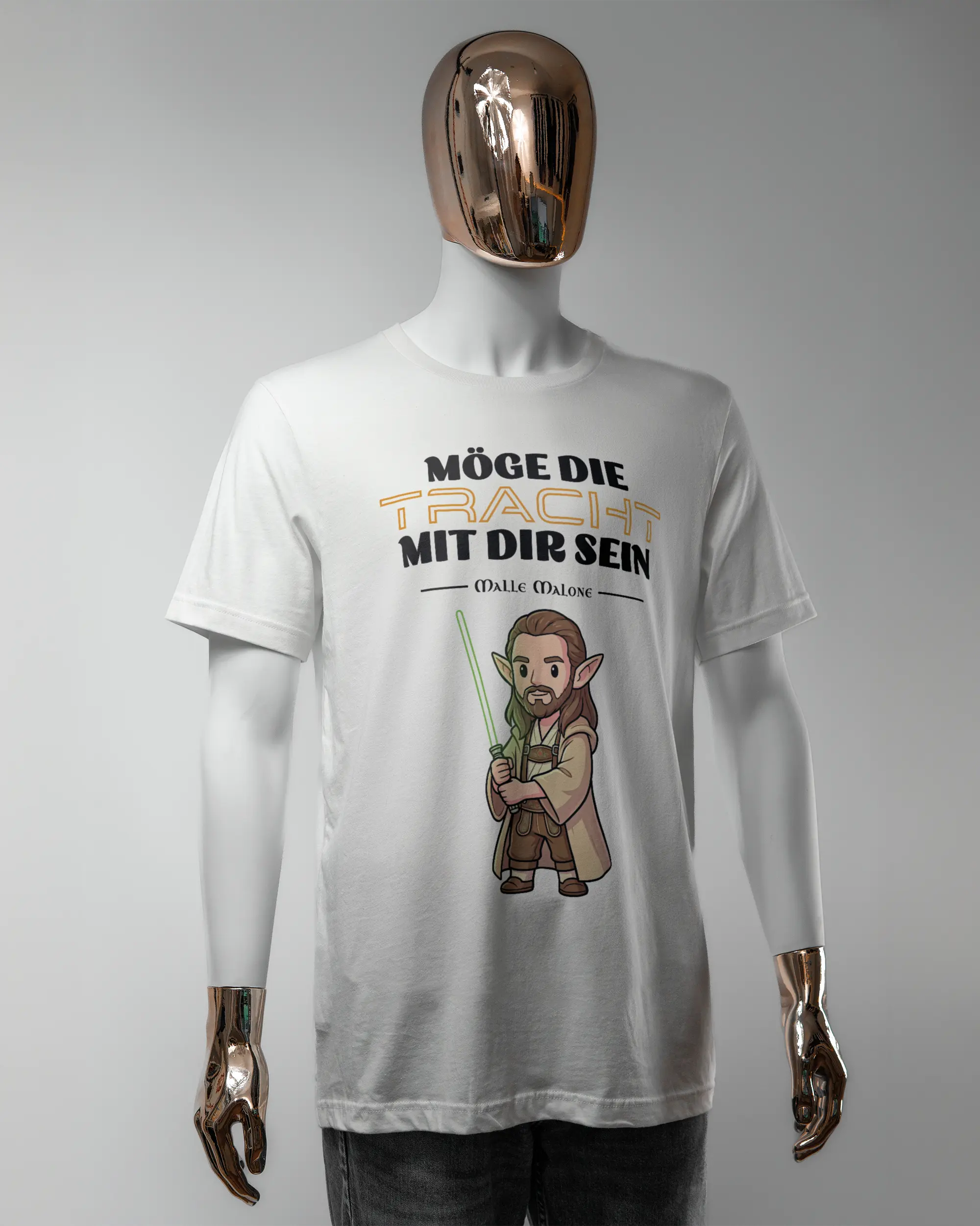 Vorderseite des Basic Unisex T-Shirt Light von Maondo mit dem Design Tracht mit dir in der Farbe White und in der Größe L getragen von einer maskulinen Puppe