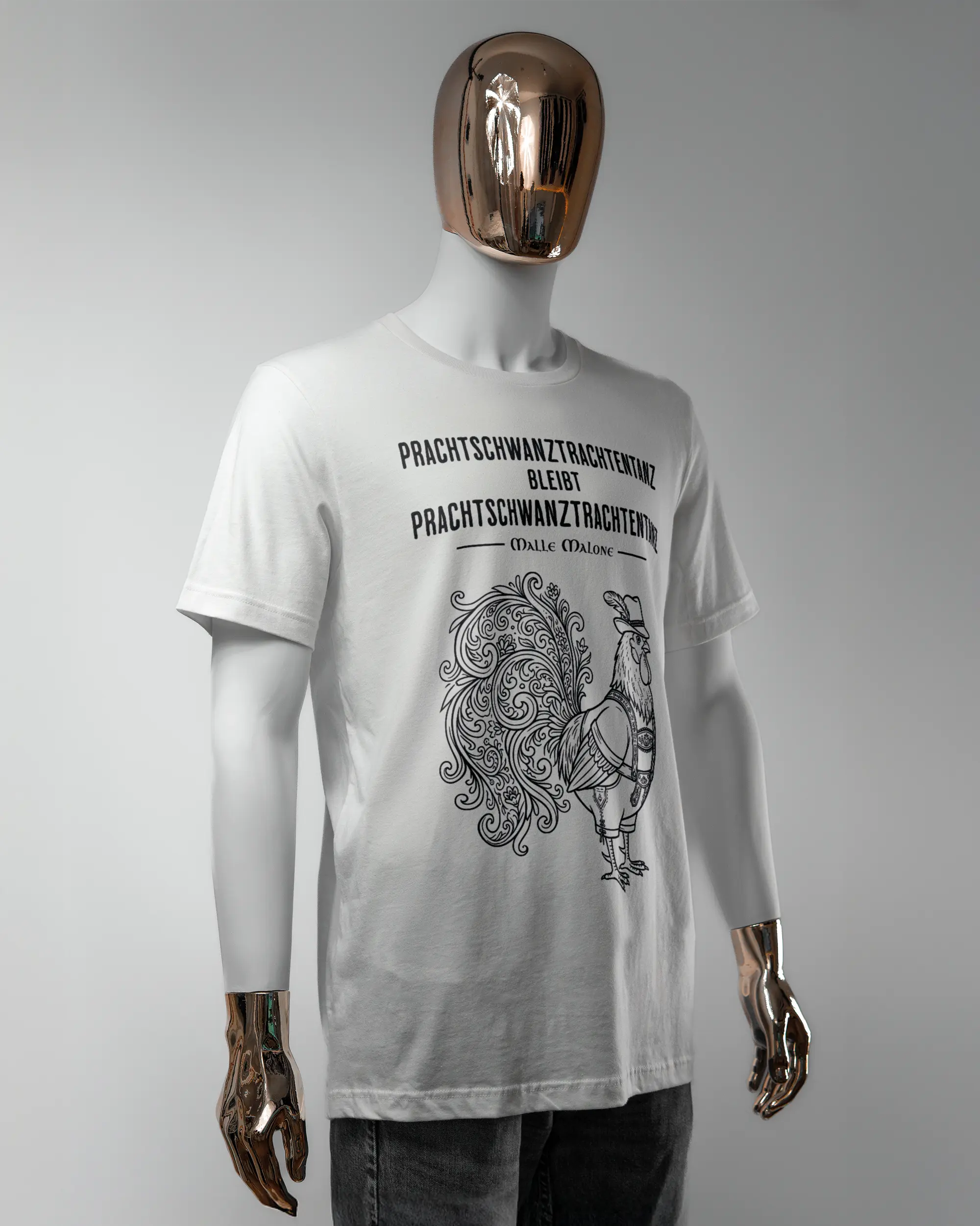 Vorderseite des Basic Unisex T-Shirt Light von Maondo mit dem Design Trachtentanz in der Farbe White und in der Größe L getragen von einer maskulinen Puppe