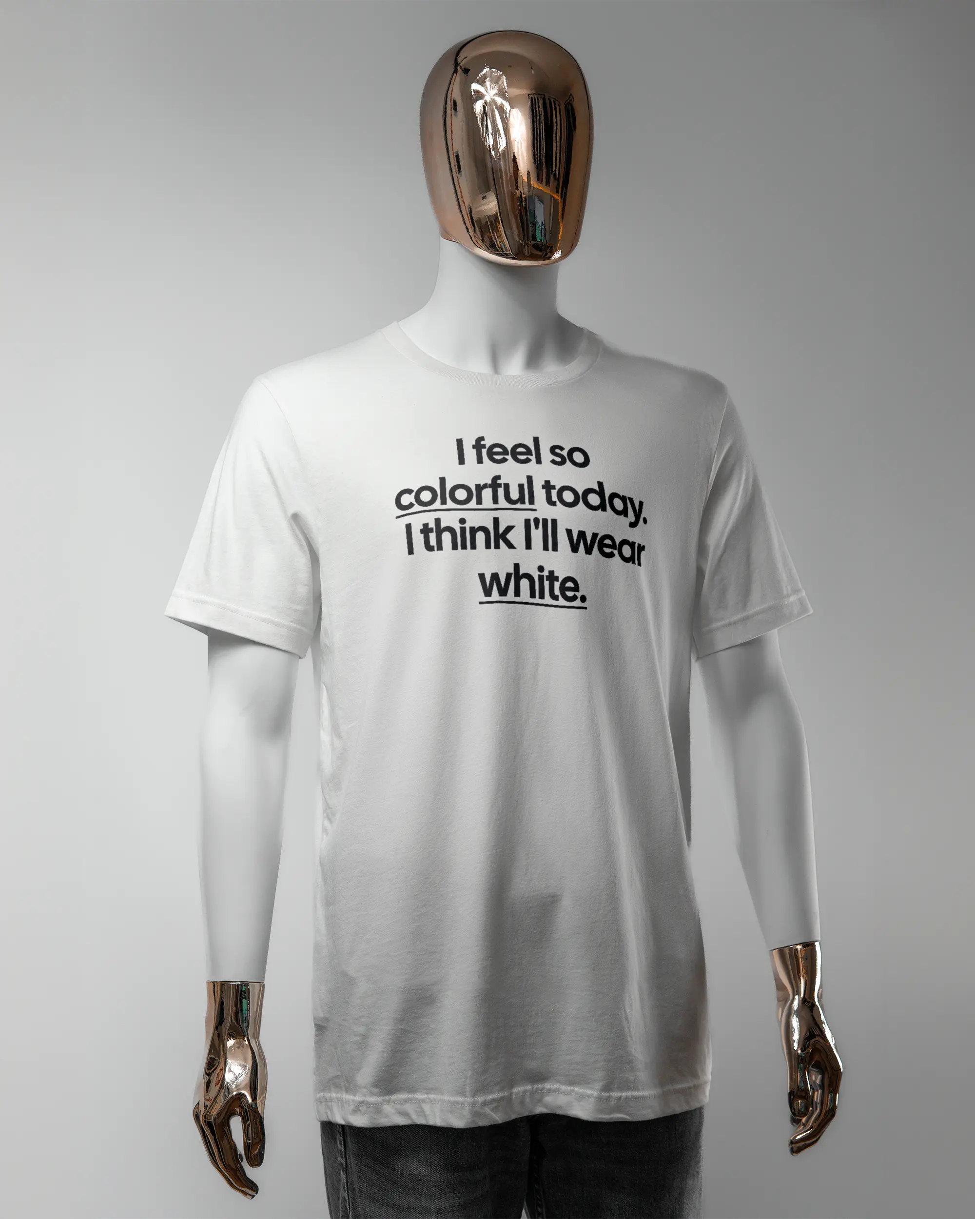 Vorderseite des Basic Unisex T-Shirt Light von Maondo mit dem Design Colorful Day in der Farbe White und in der Größe L getragen von einer maskulinen Puppe