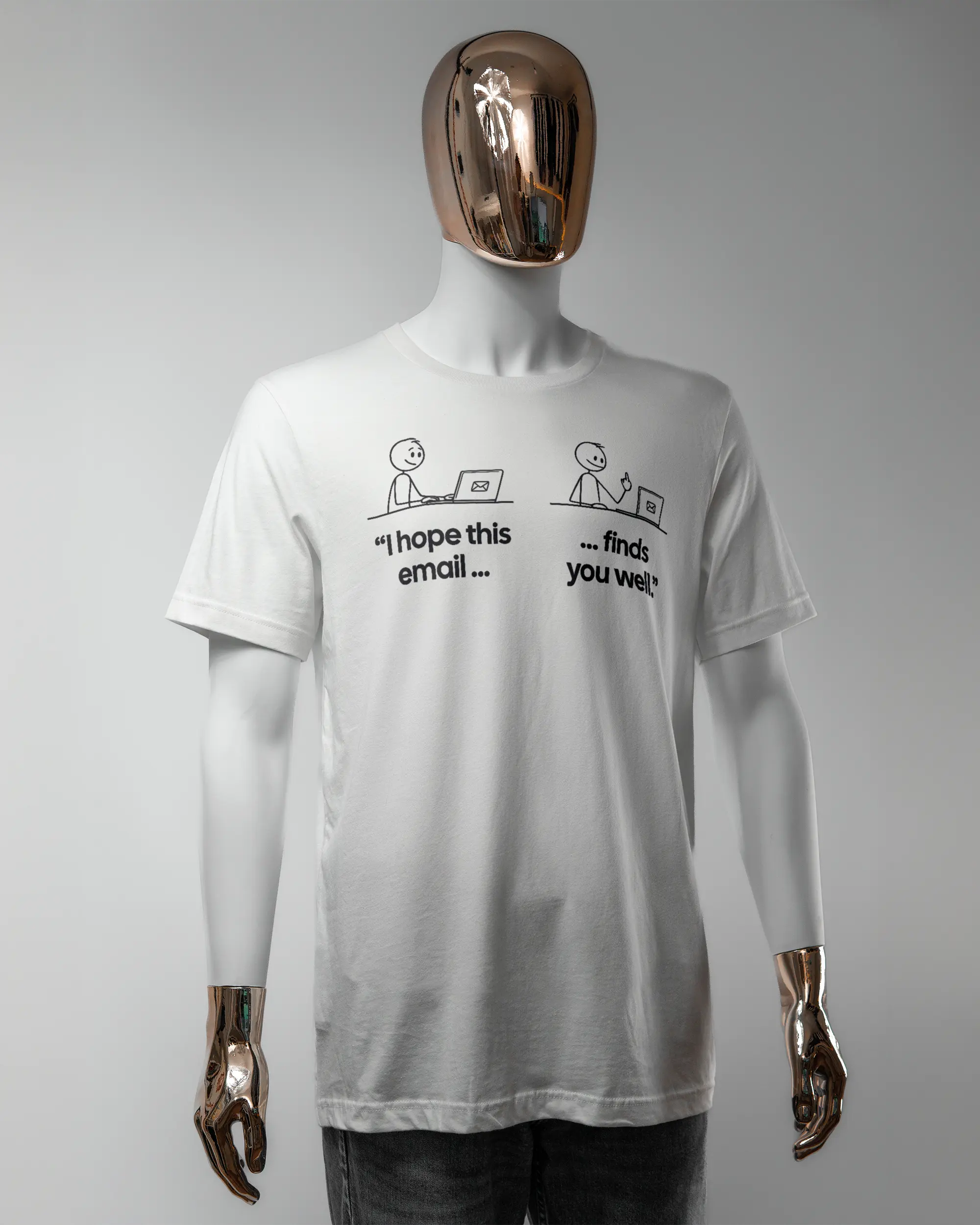 Vorderseite des Basic Unisex T-Shirt Light von Maondo mit dem Design Found me not well in der Farbe White und in der Größe L getragen von einer maskulinen Puppe
