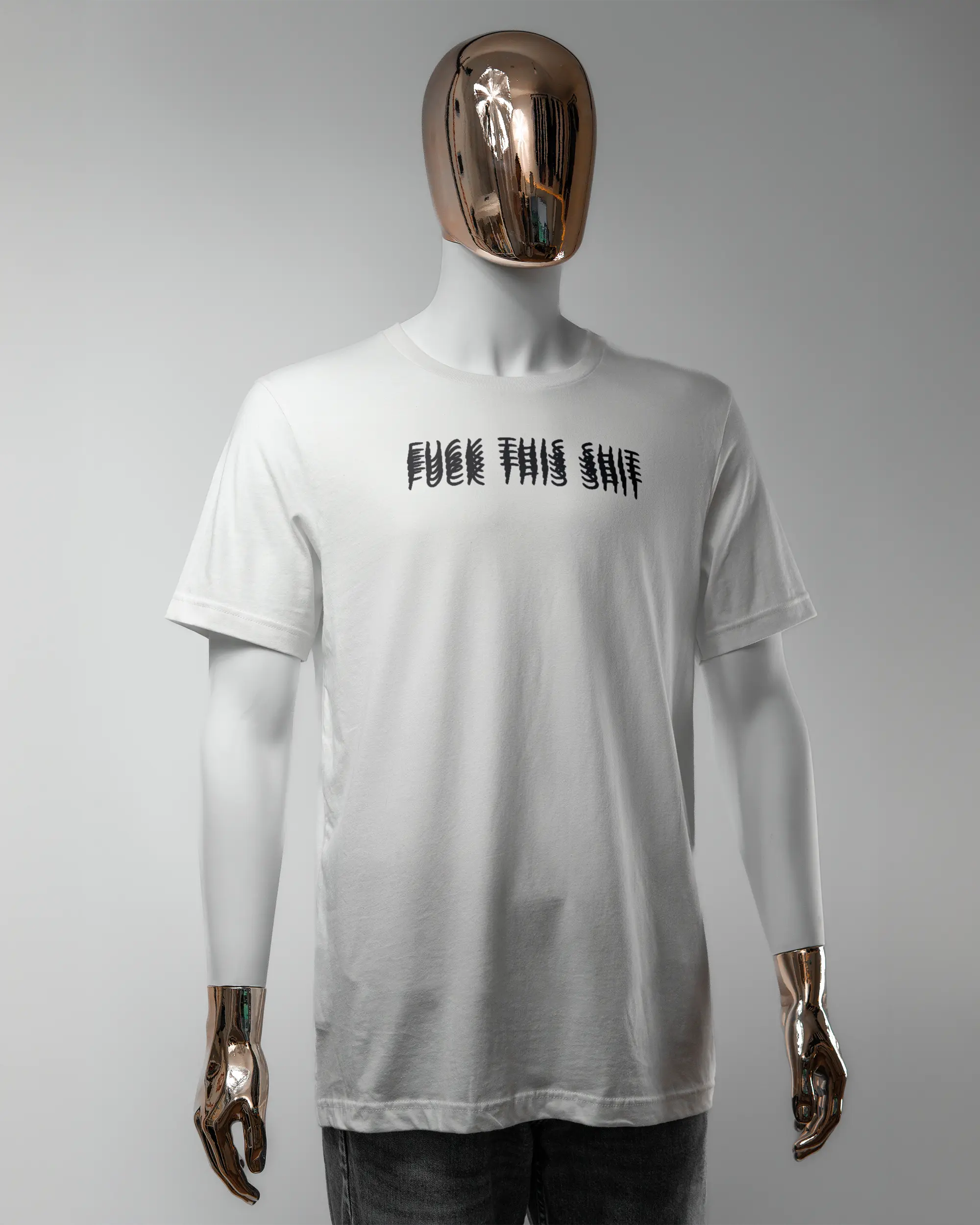 Vorderseite des Basic Unisex T-Shirt Light von Maondo mit dem Design Hidden Message in der Farbe White und in der Größe L getragen von einer maskulinen Puppe