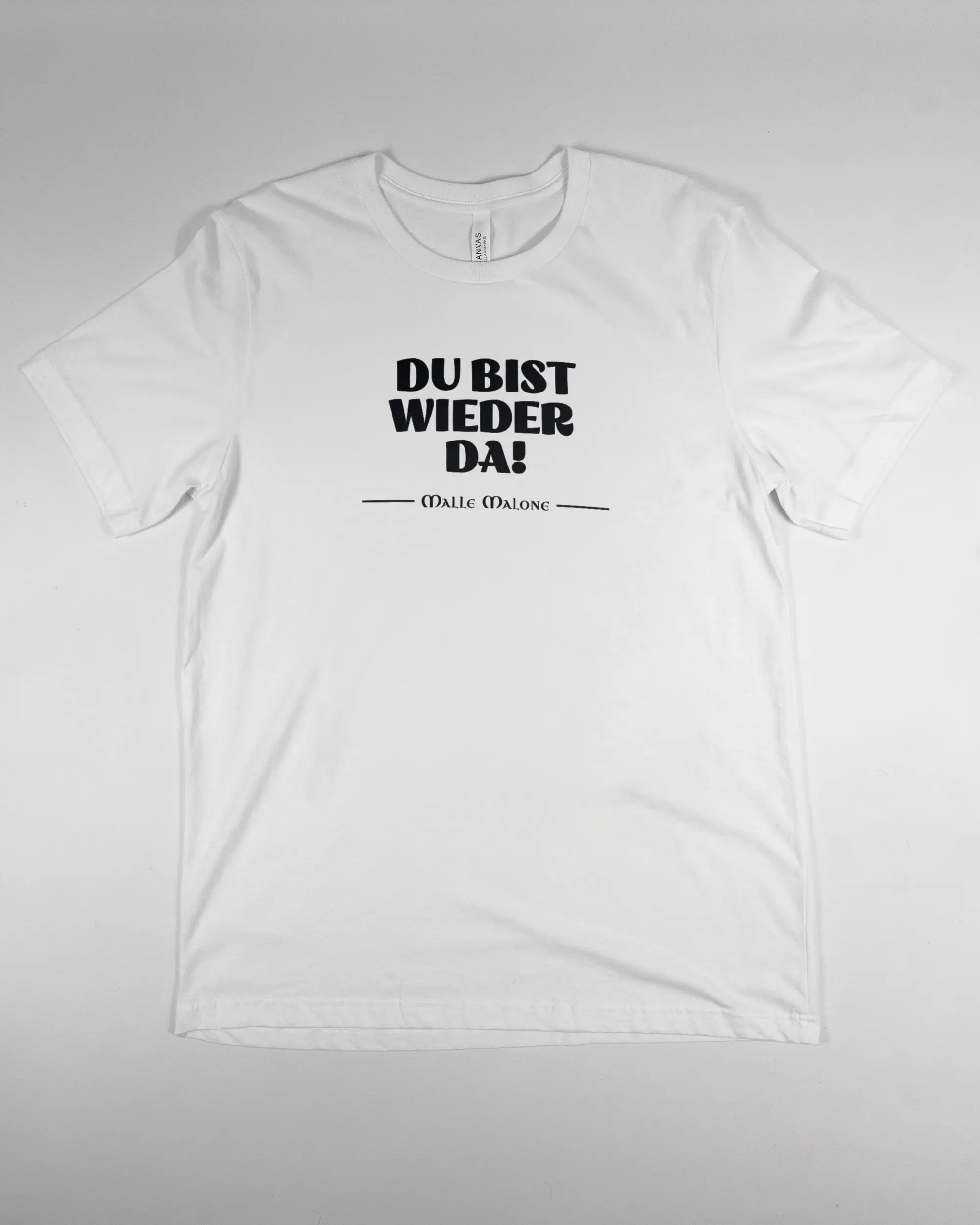 Vorderseite des Basic Unisex T-Shirt Light von Maondo mit dem Design Wieder da in der Farbe White und in der Größe L flach auf den Boden gelegt