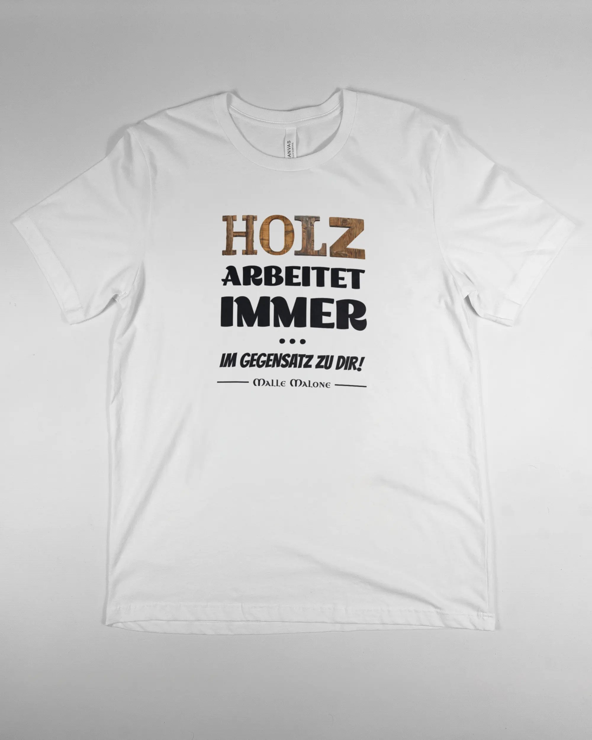 Vorderseite des Basic Unisex T-Shirt Light von Maondo mit dem Design Holzarbeit in der Farbe White und in der Größe L flach auf den Boden gelegt